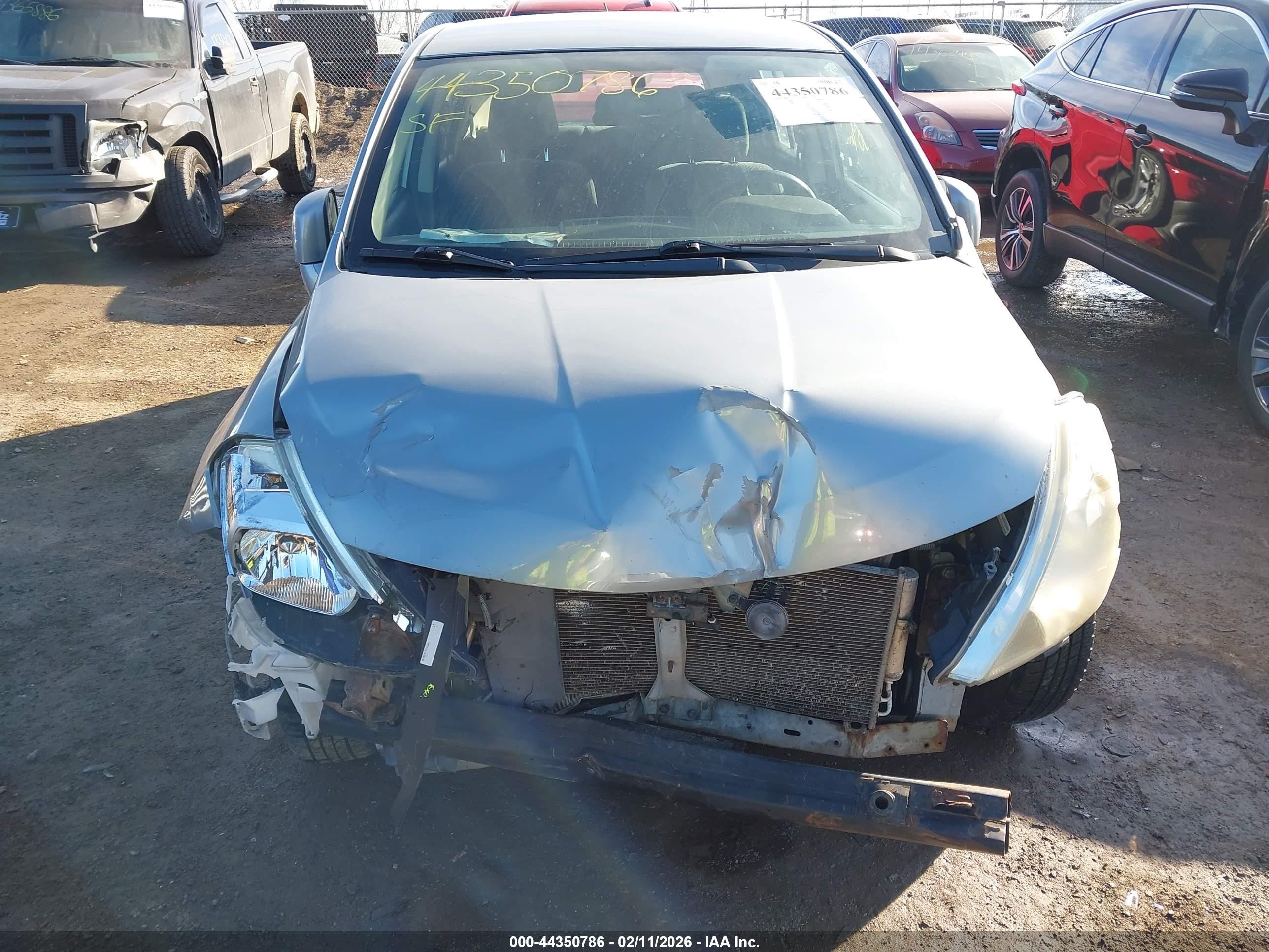 2011 Nissan Versa 1.8s Silver vin: 3N1BC1CP4BL512576