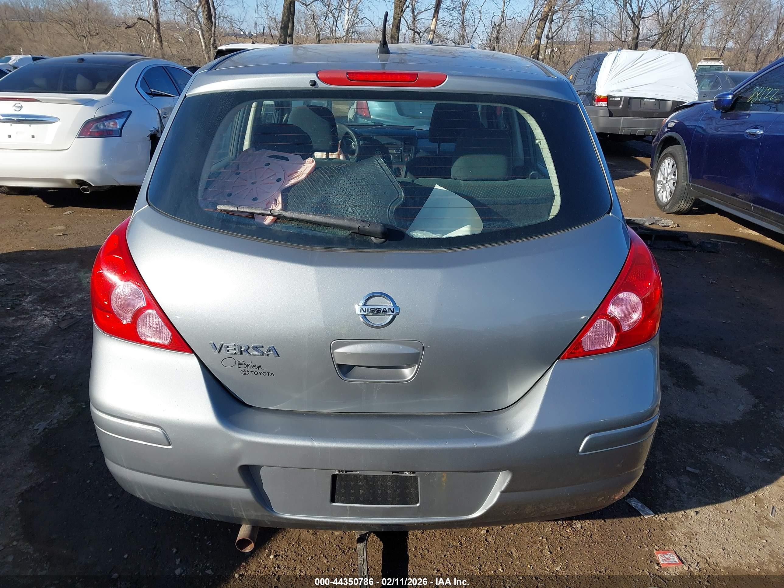2011 Nissan Versa 1.8s Silver vin: 3N1BC1CP4BL512576