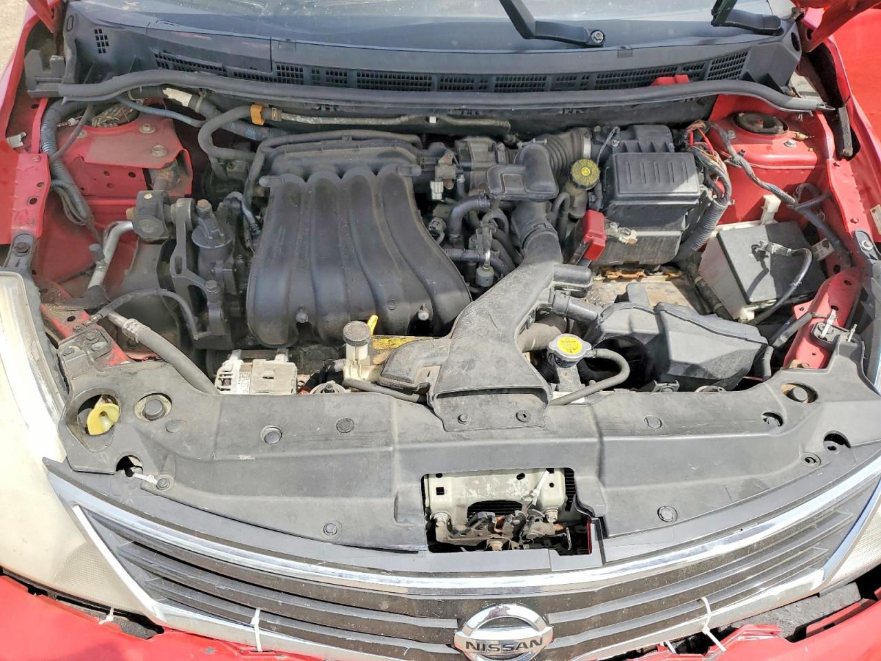 2012 Nissan Versa 1.8 S Red vin: 3N1BC1CP4CK203732