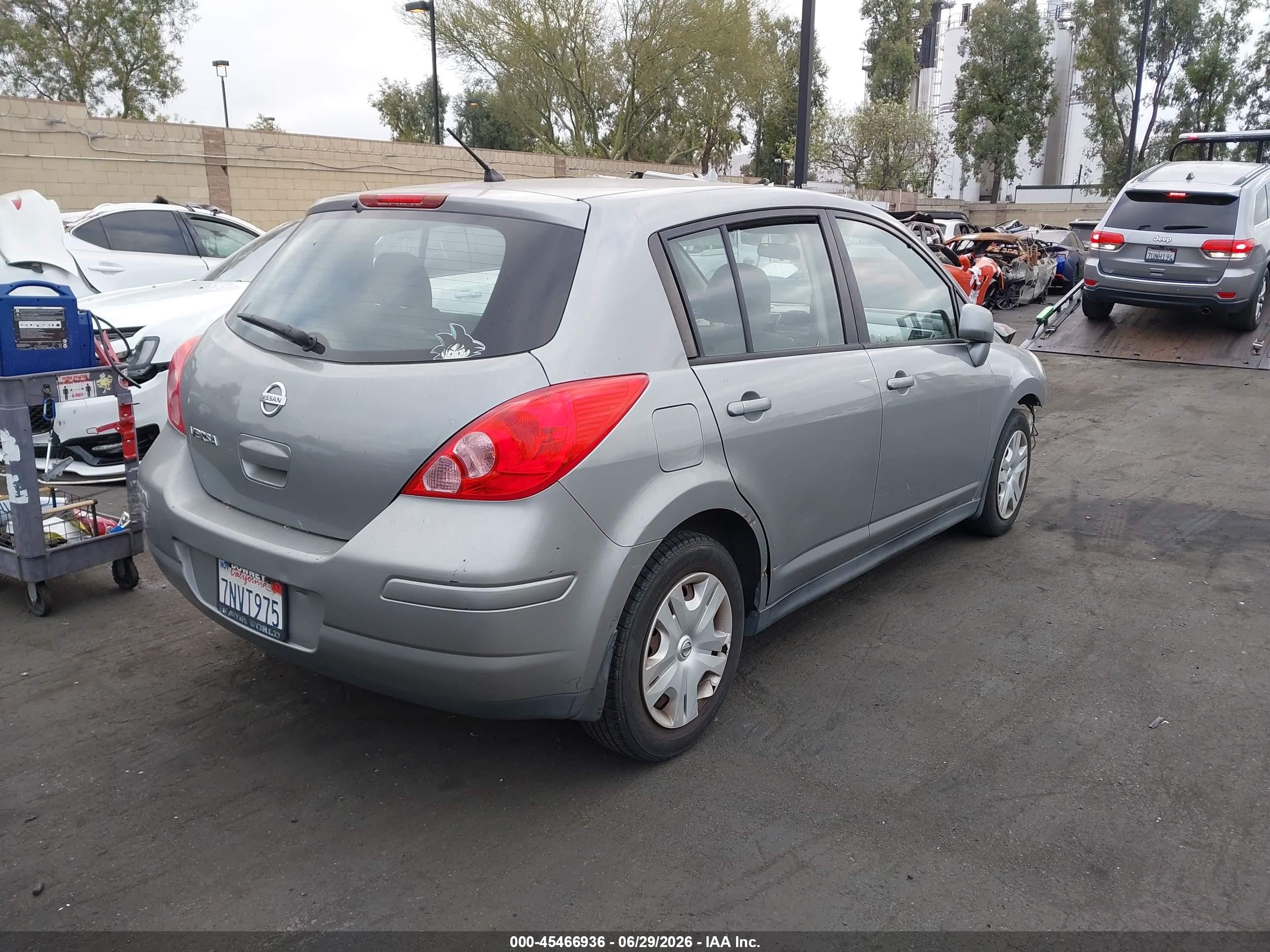 2012 Nissan Versa 1.8 S Silver vin: 3N1BC1CP4CK221762