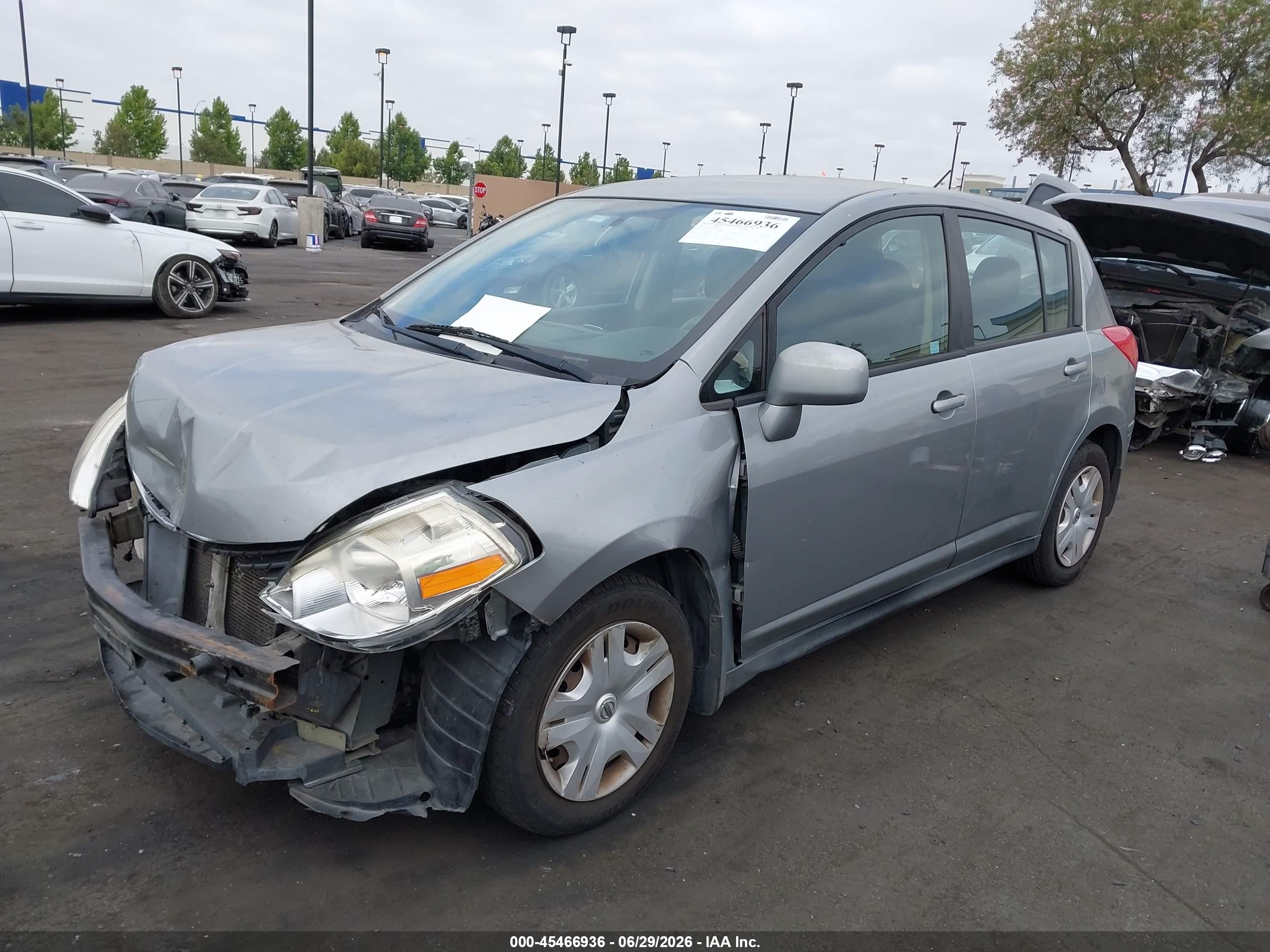 2012 Nissan Versa 1.8 S Silver vin: 3N1BC1CP4CK221762