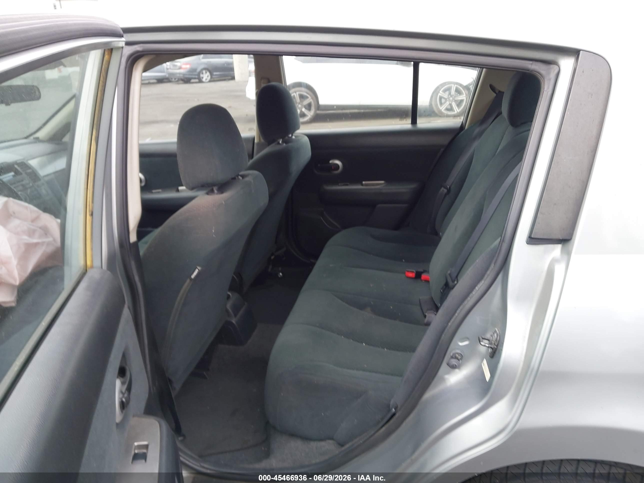 2012 Nissan Versa 1.8 S Silver vin: 3N1BC1CP4CK221762