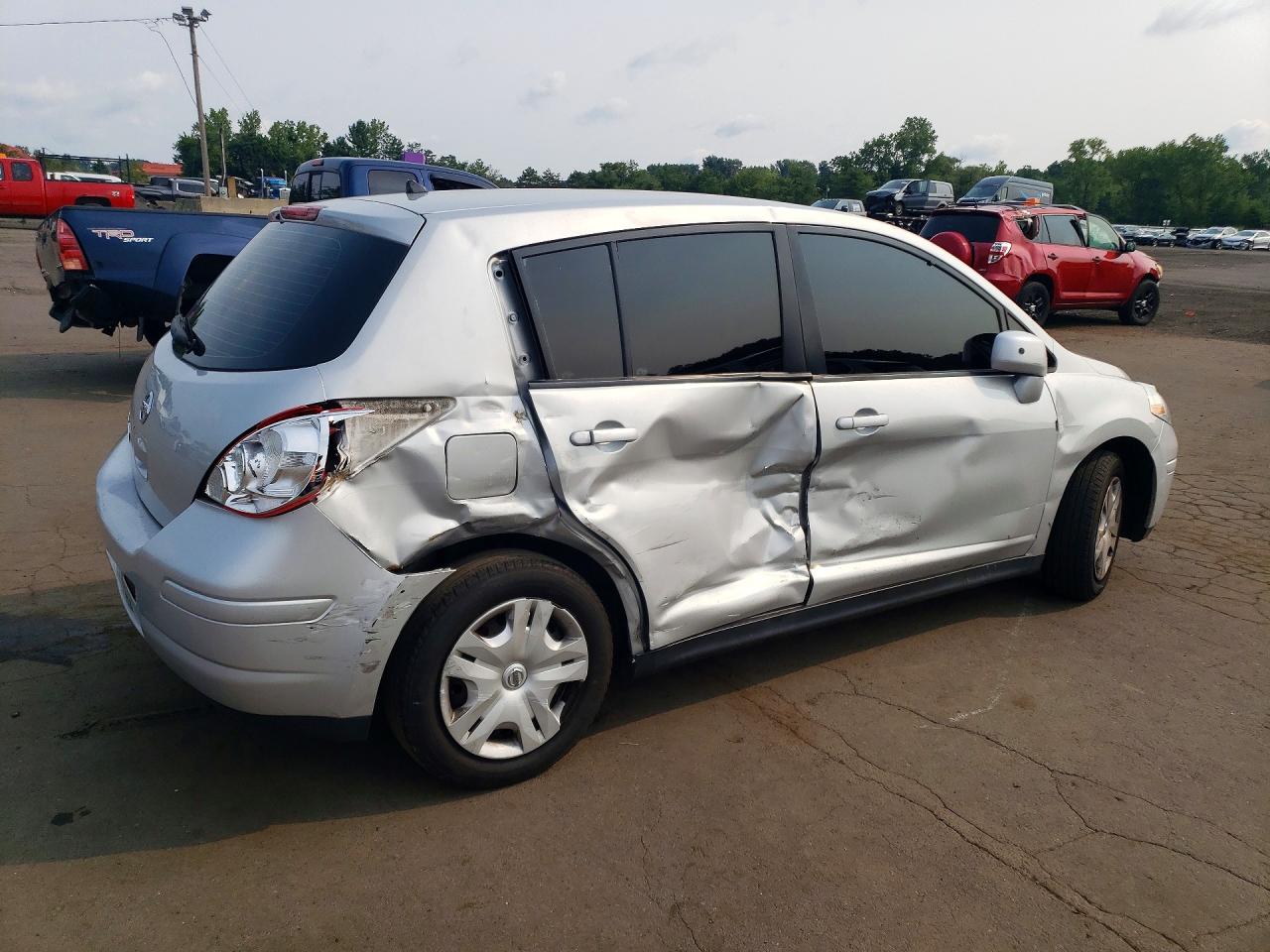 2012 Nissan Versa 1.8 S Серый vin: 3N1BC1CP4CK273120