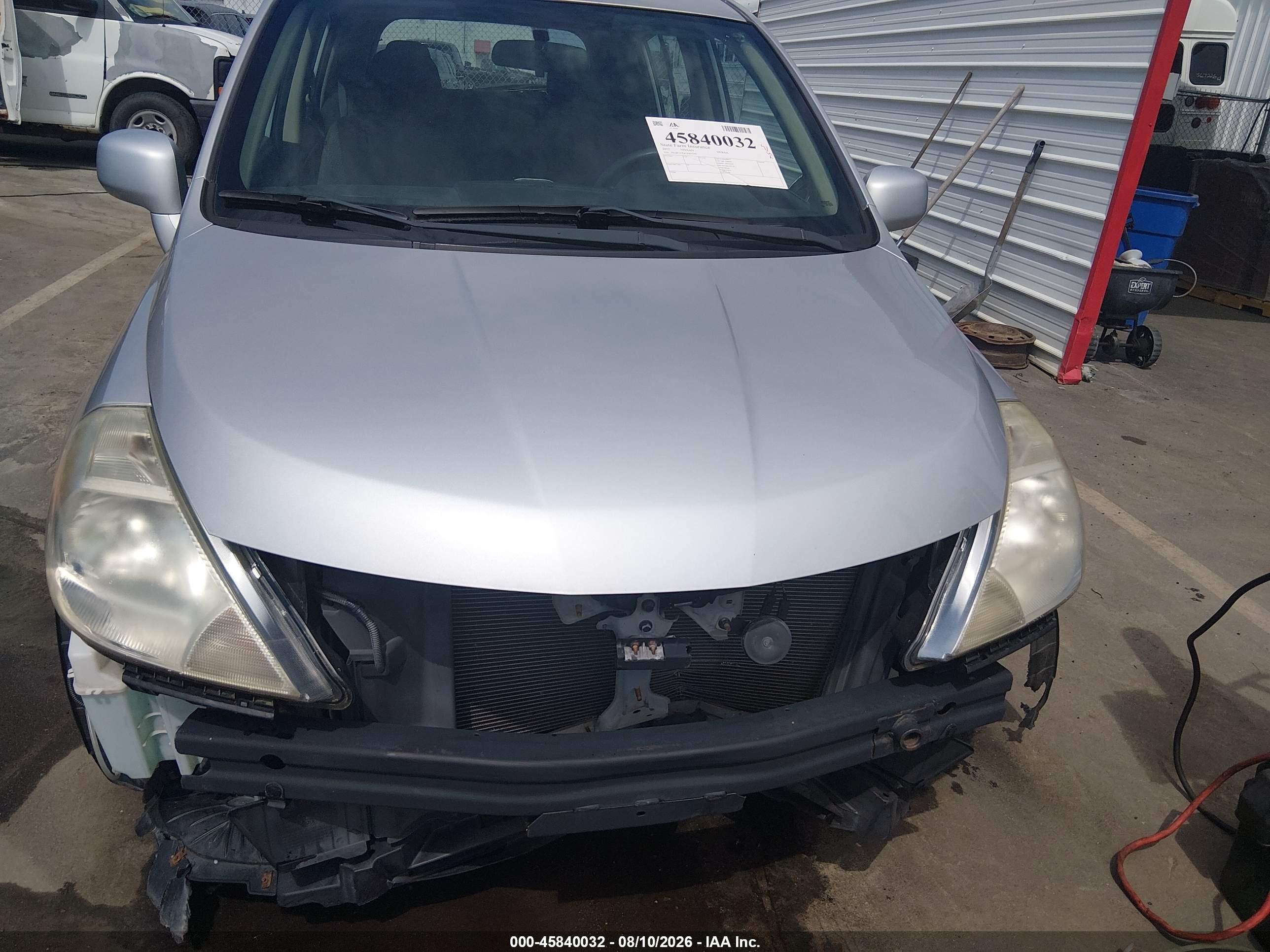 2012 Nissan Versa 1.8 S Серебряный vin: 3N1BC1CP4CK807779