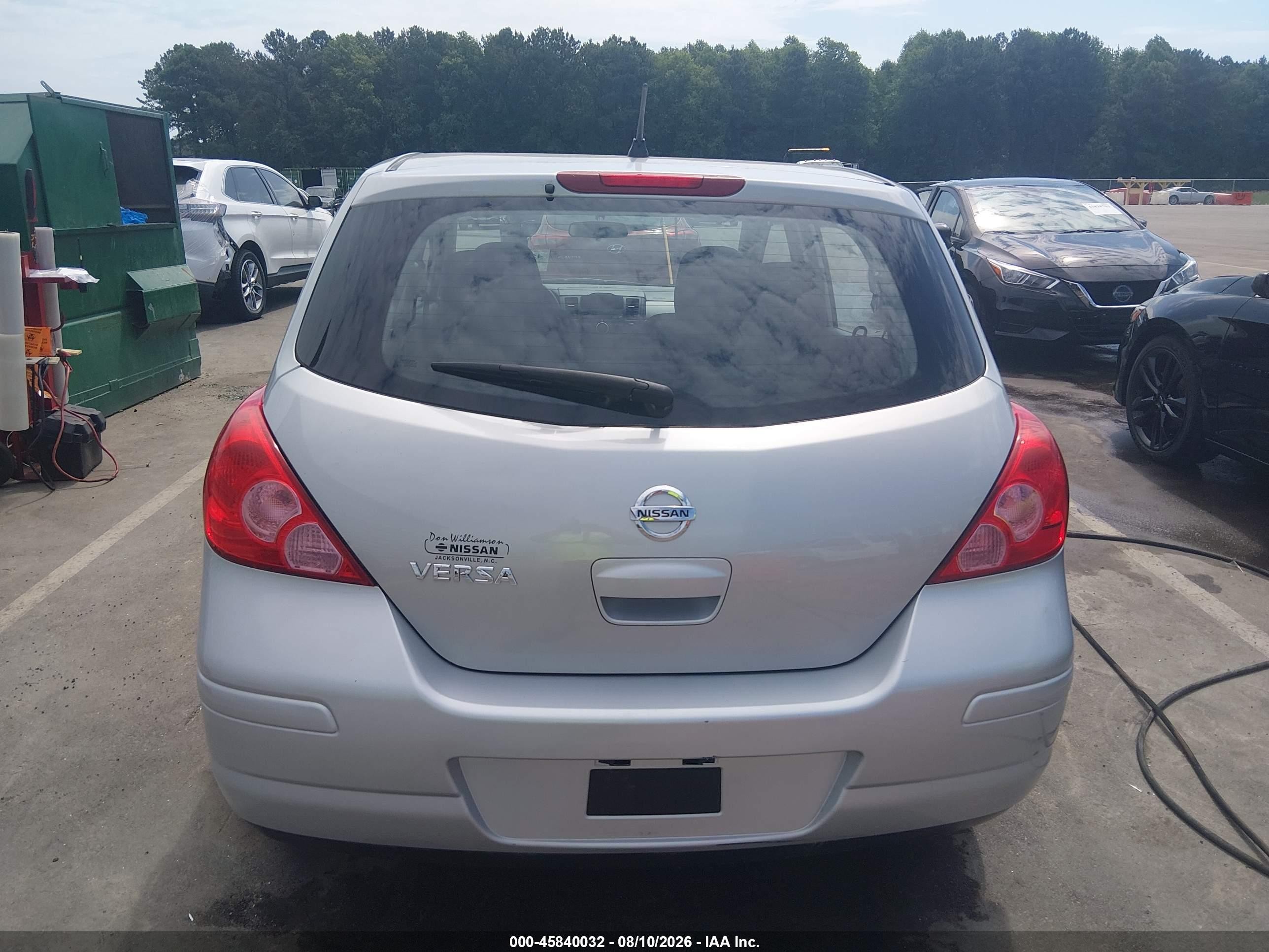 2012 Nissan Versa 1.8 S Серебряный vin: 3N1BC1CP4CK807779