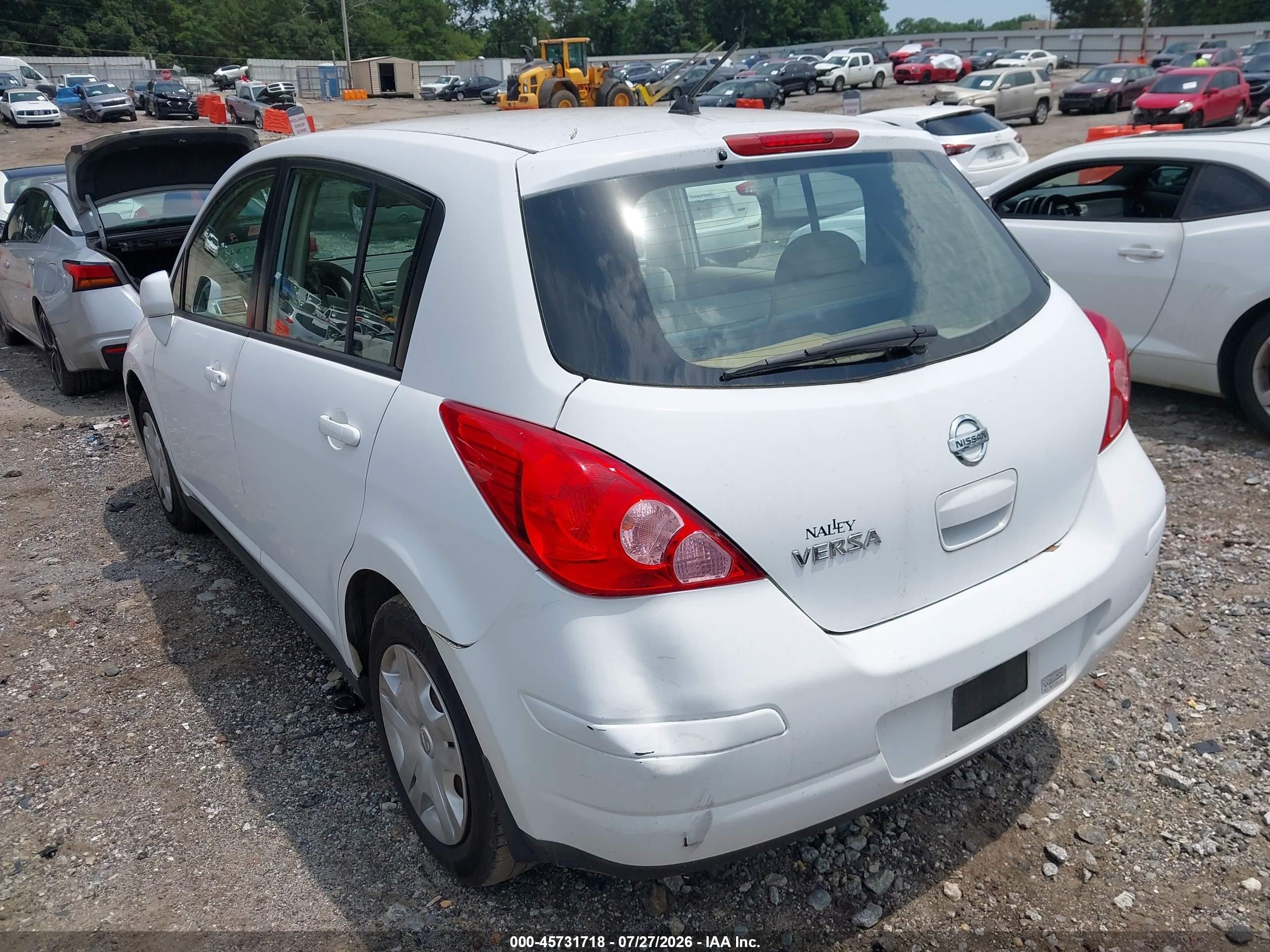 2010 Nissan Versa 1.8s Белый vin: 3N1BC1CP5AL352352