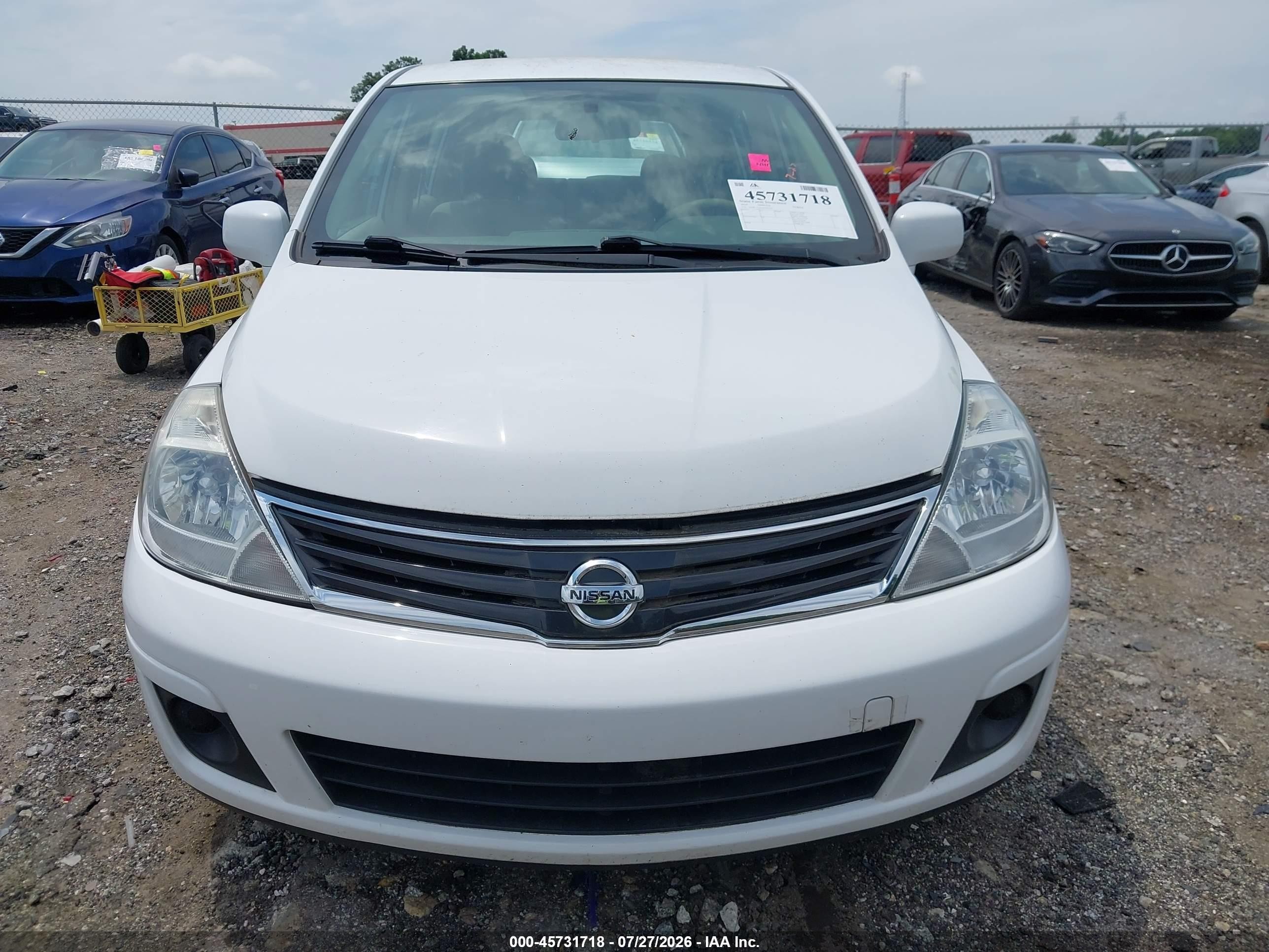 2010 Nissan Versa 1.8s Белый vin: 3N1BC1CP5AL352352
