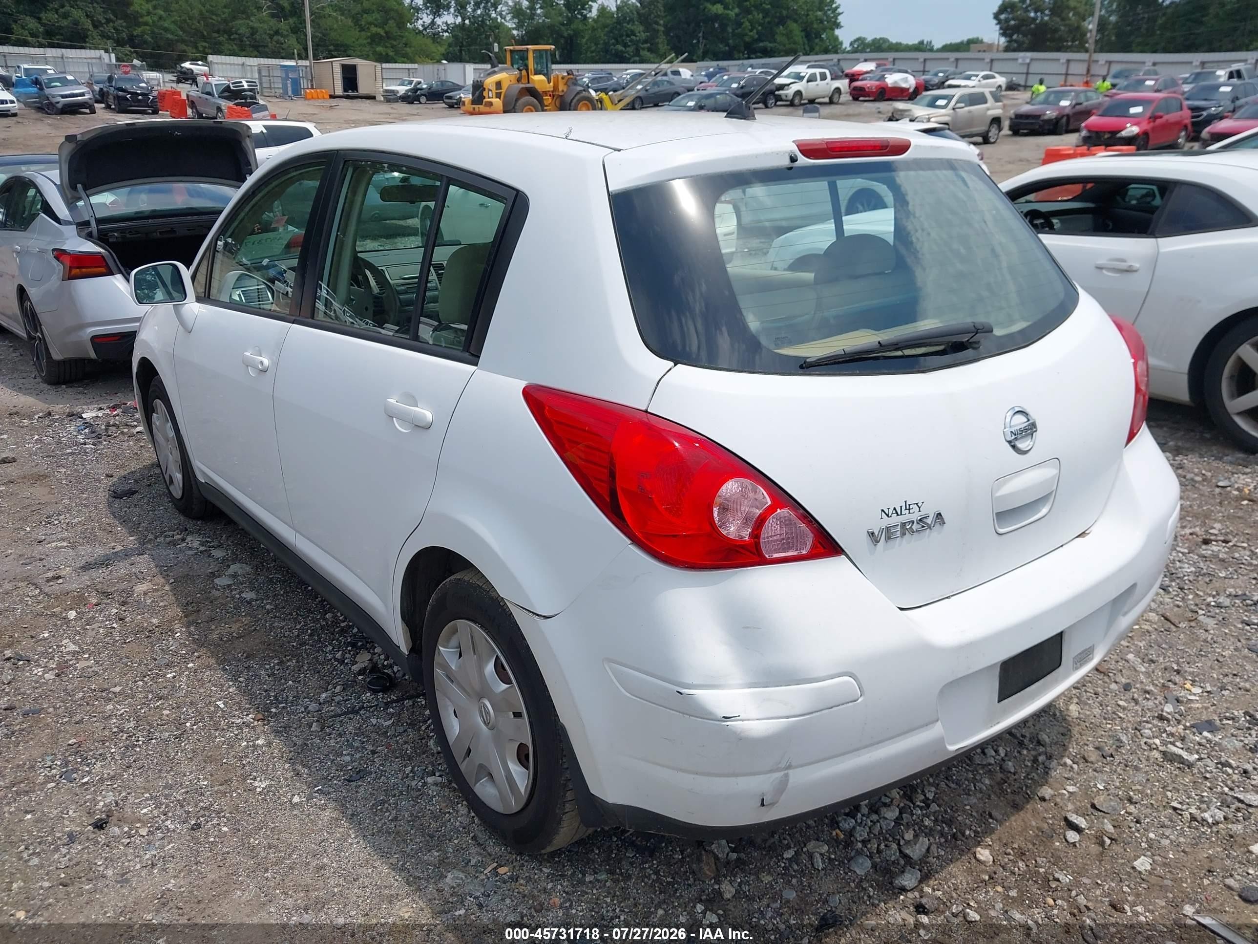 2010 Nissan Versa 1.8s Белый vin: 3N1BC1CP5AL352352