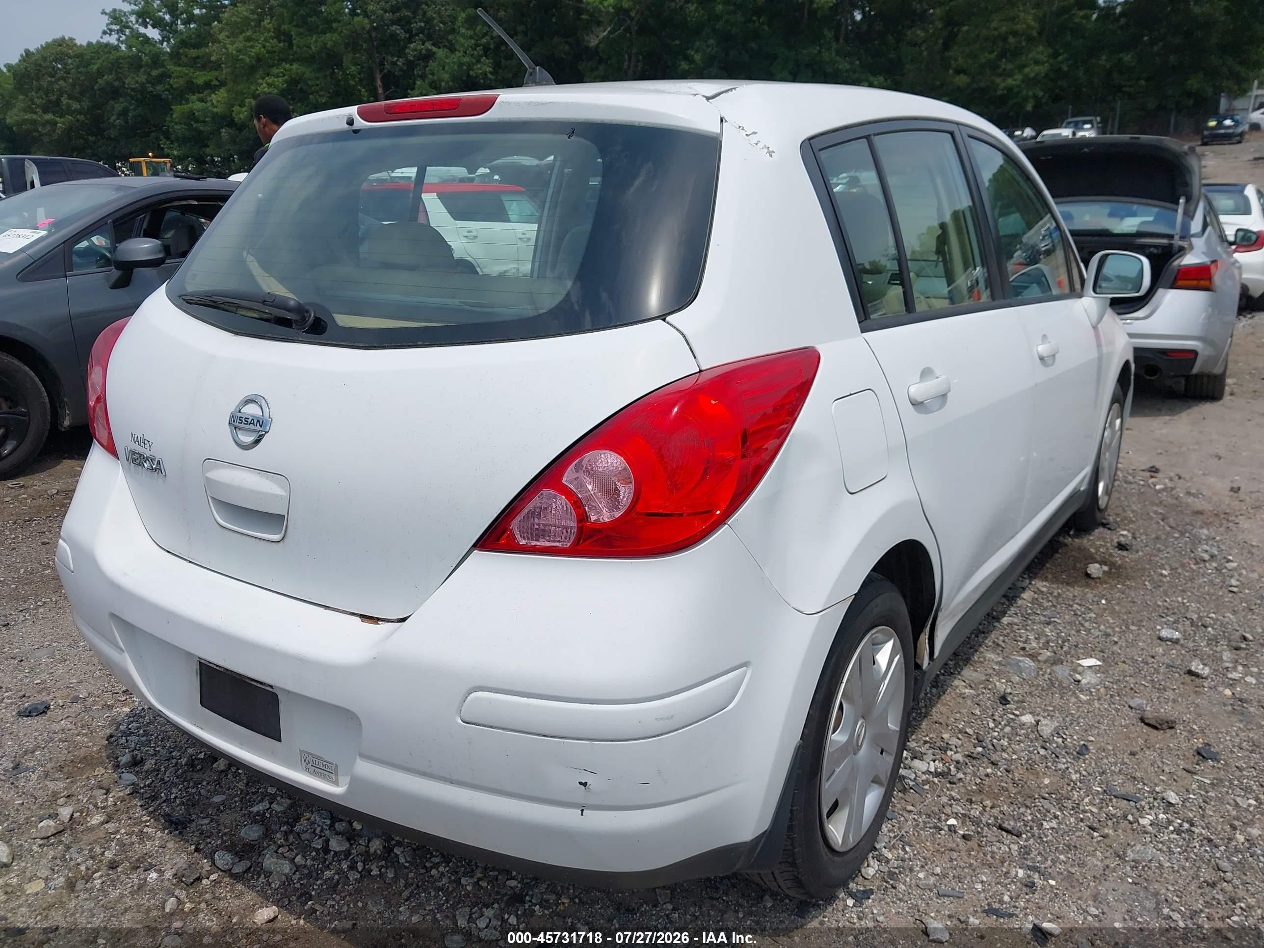 2010 Nissan Versa 1.8s Белый vin: 3N1BC1CP5AL352352