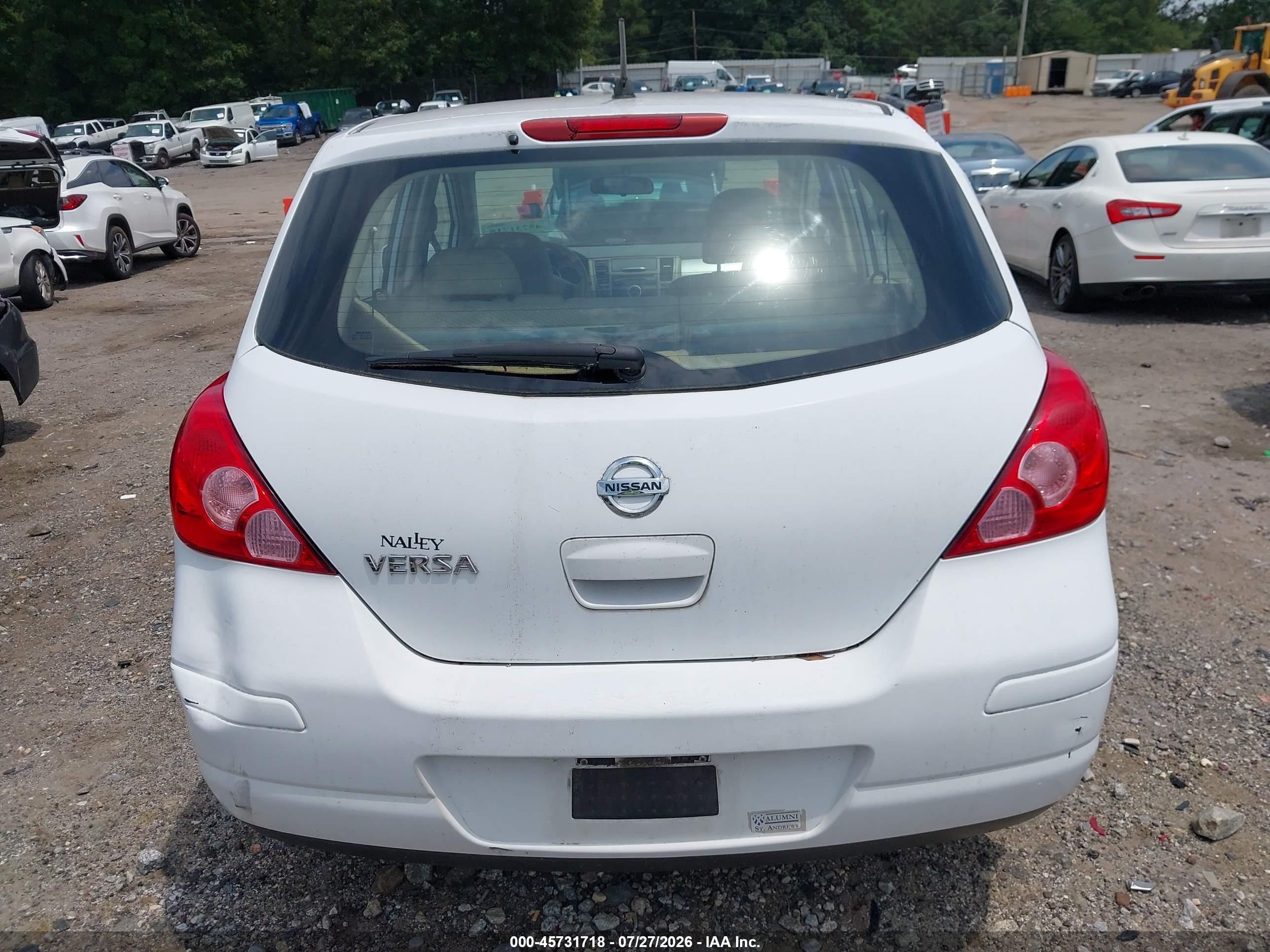 2010 Nissan Versa 1.8s Белый vin: 3N1BC1CP5AL352352