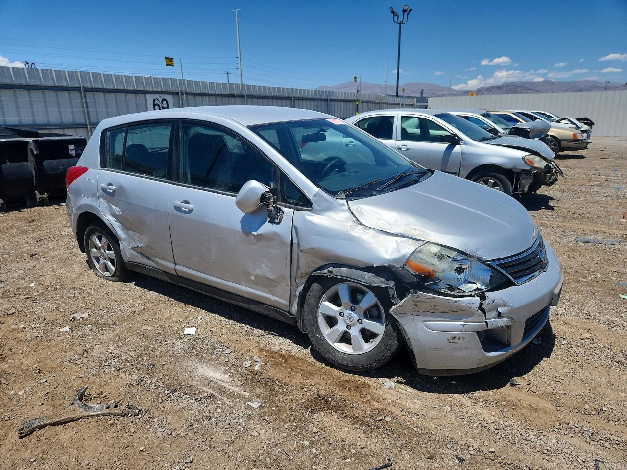 2010 Nissan Versa 1.8 S Silver vin: 3N1BC1CP5AL390163
