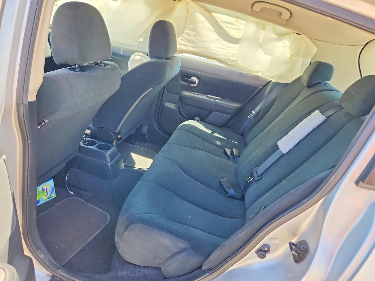 2010 Nissan Versa 1.8 S Silver vin: 3N1BC1CP5AL390163