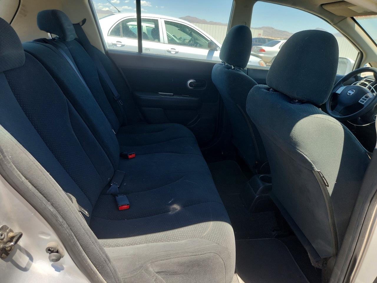 2010 Nissan Versa 1.8 S Silver vin: 3N1BC1CP5AL390163