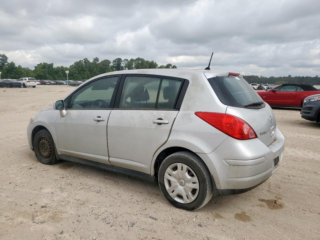 2010 Nissan Versa Silver vin: 3N1BC1CP5AL399123