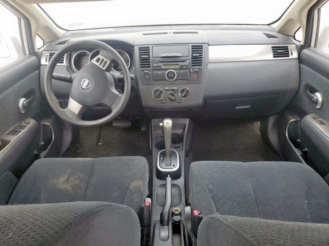 2010 Nissan Versa Silver vin: 3N1BC1CP5AL399123