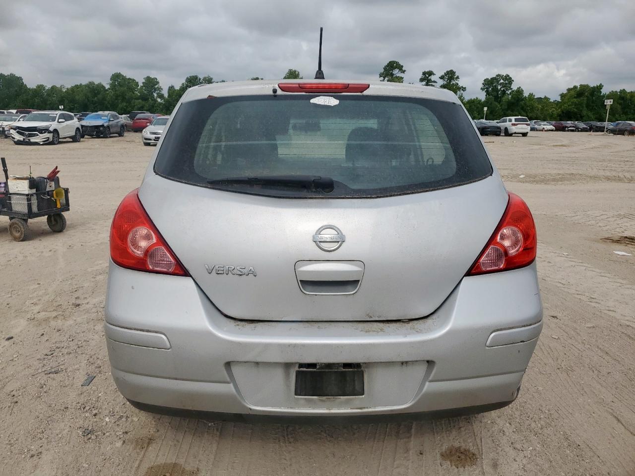 2010 Nissan Versa Silver vin: 3N1BC1CP5AL399123