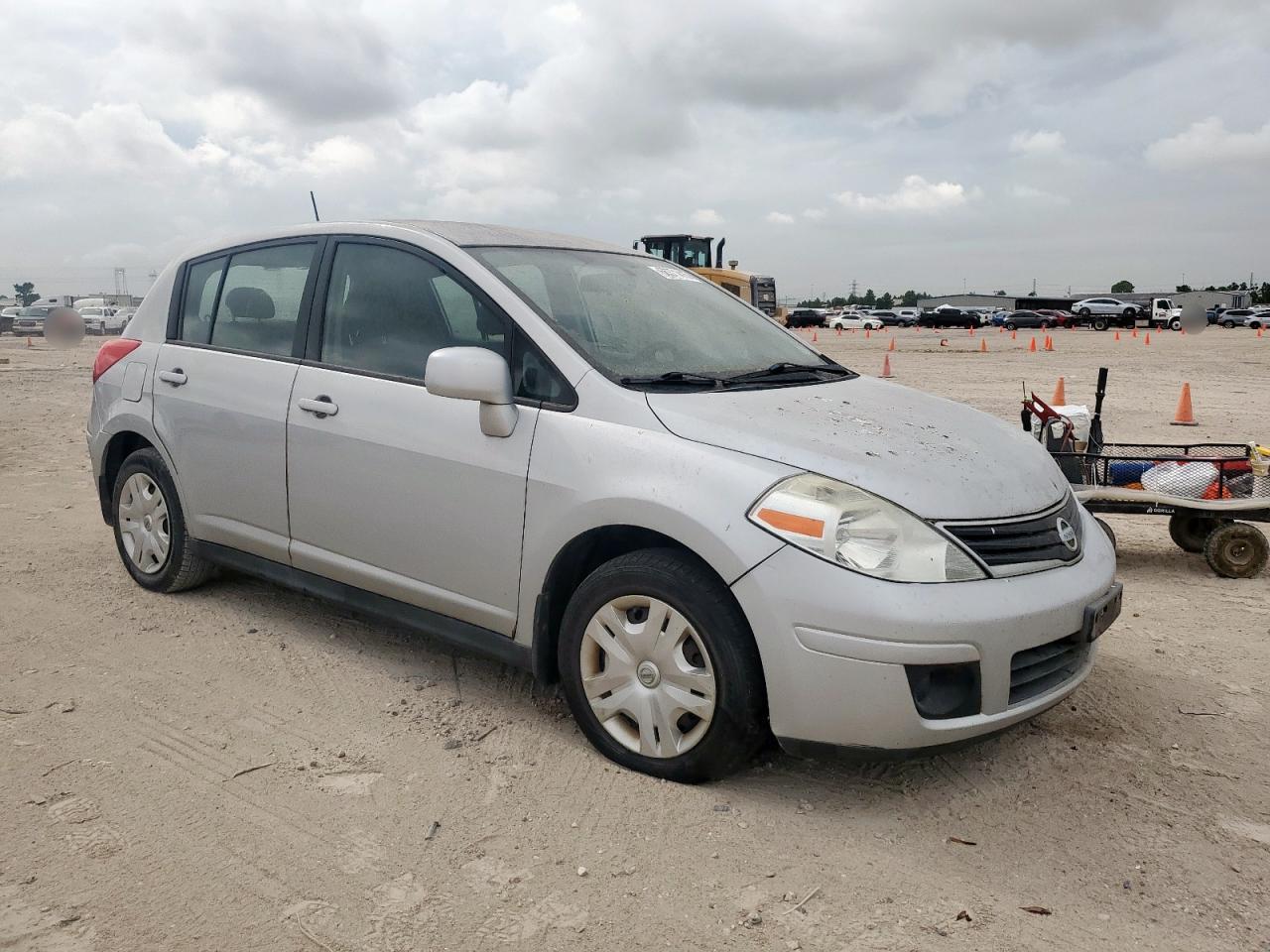 2010 Nissan Versa Silver vin: 3N1BC1CP5AL399123