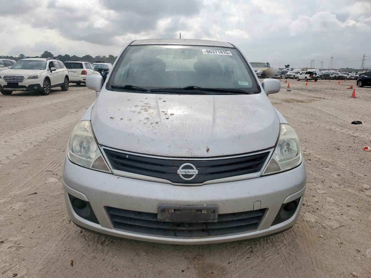 2010 Nissan Versa Silver vin: 3N1BC1CP5AL399123