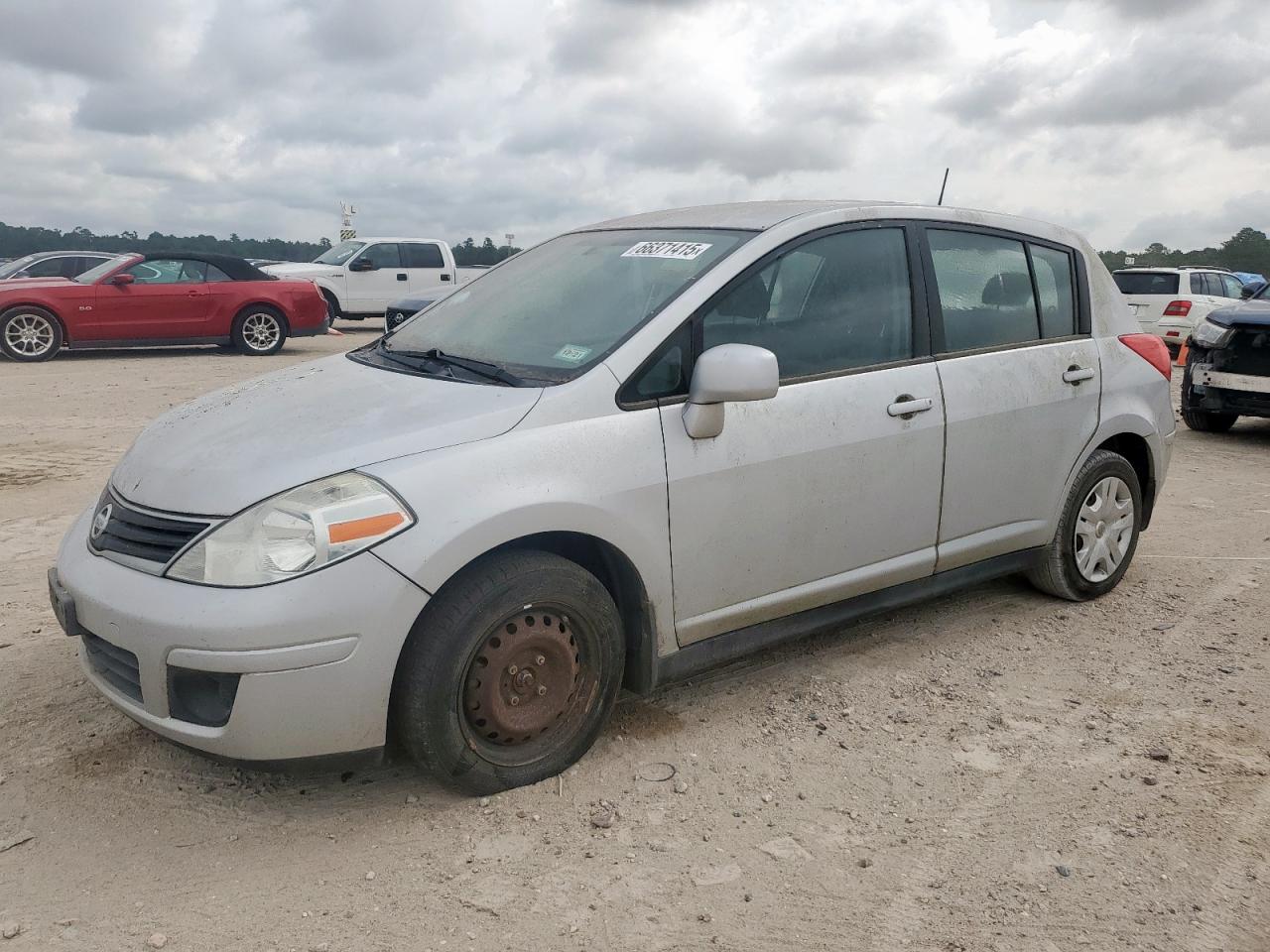2010 Nissan Versa Silver vin: 3N1BC1CP5AL399123