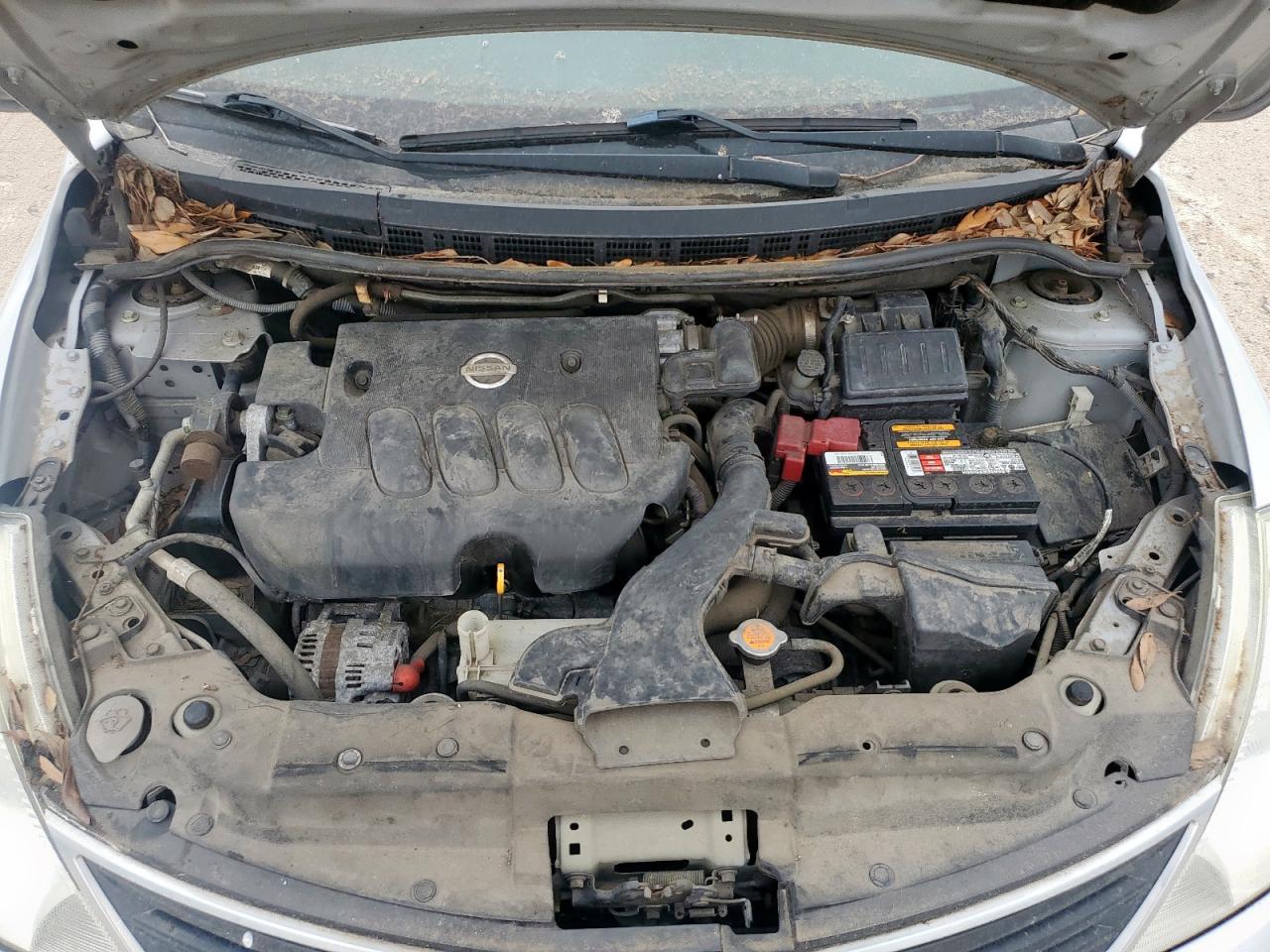 2010 Nissan Versa Silver vin: 3N1BC1CP5AL399123