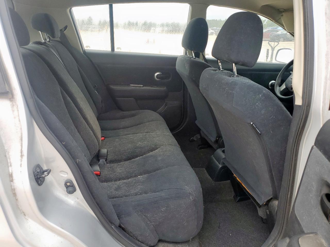 2010 Nissan Versa Silver vin: 3N1BC1CP5AL399123