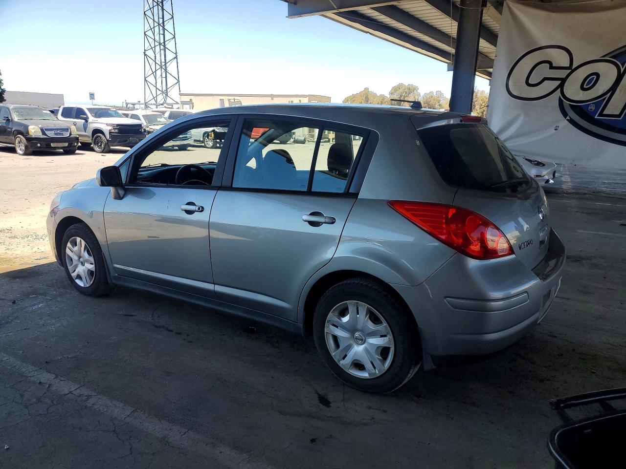 2010 Nissan Versa 1.8 S Серебряный vin: 3N1BC1CP5AL415904