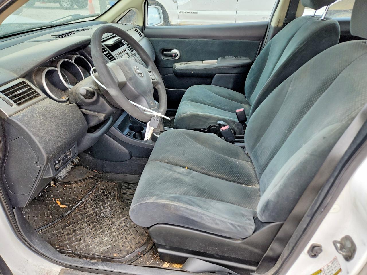 2010 Nissan Versa 1.8 S White vin: 3N1BC1CP5AL433030