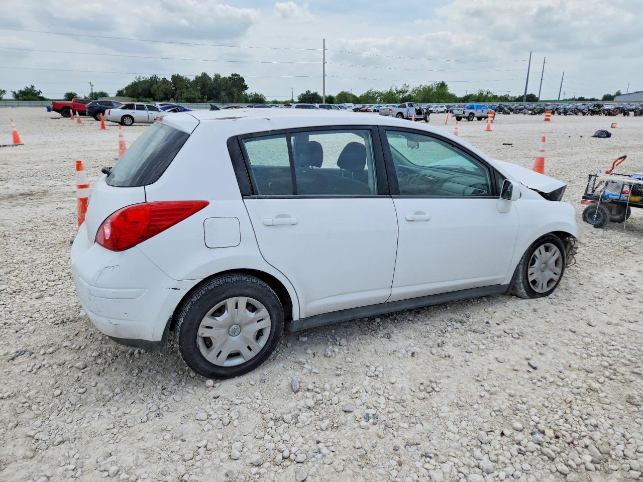 2010 Nissan Versa 1.8 S White vin: 3N1BC1CP5AL433030