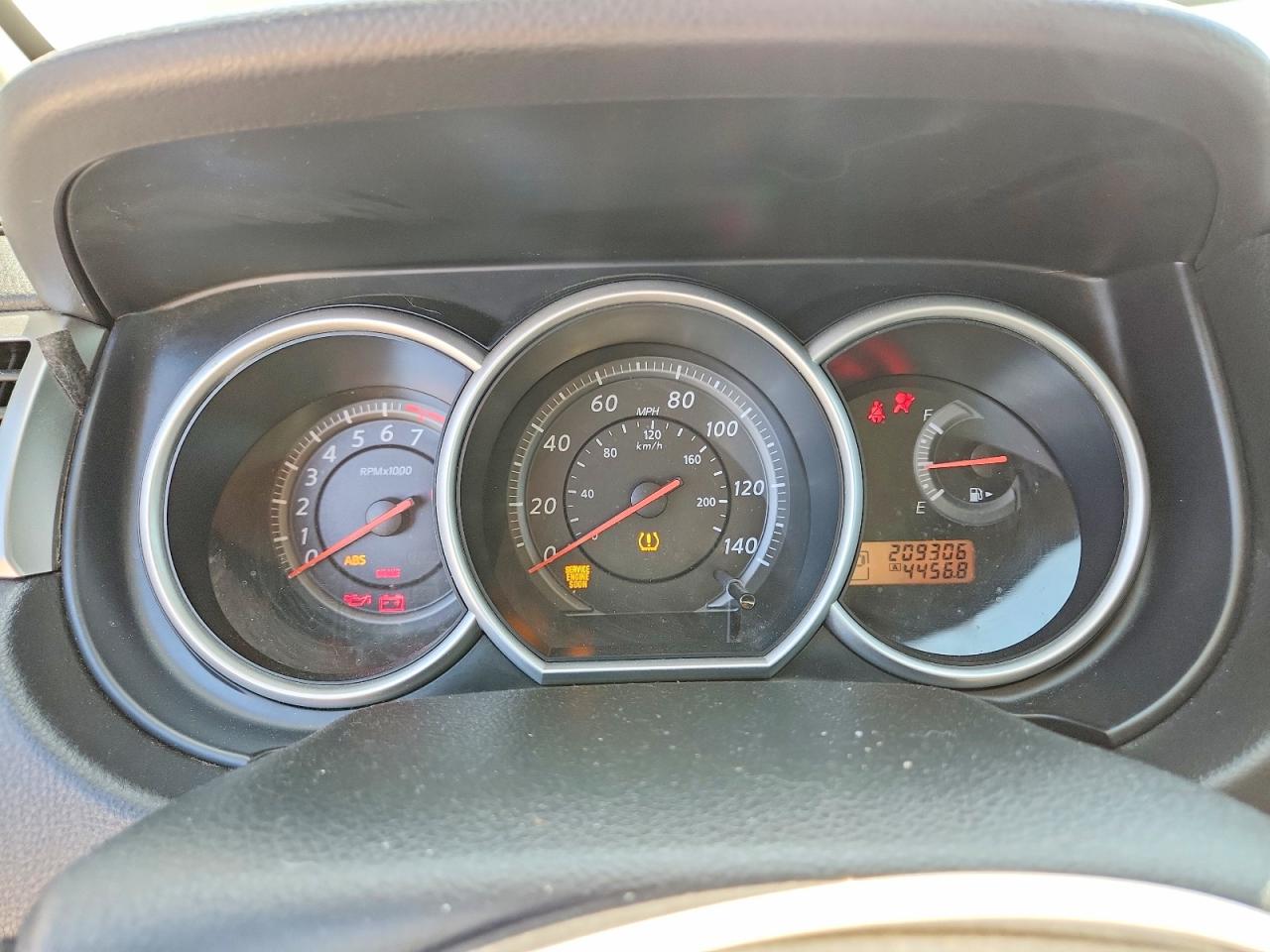 2010 Nissan Versa Hatchback 1.8 S Серый vin: 3N1BC1CP5AL435876