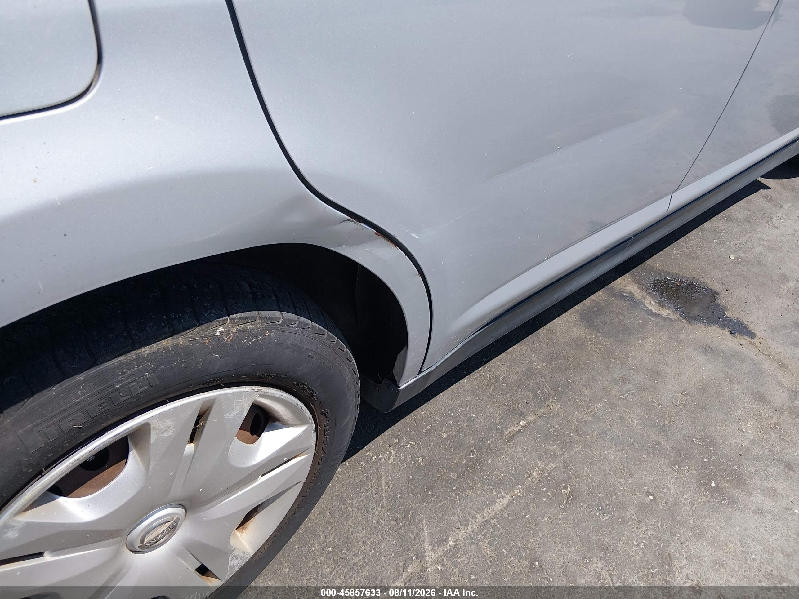 2010 Nissan Versa 1.8s Silver vin: 3N1BC1CP5AL453147