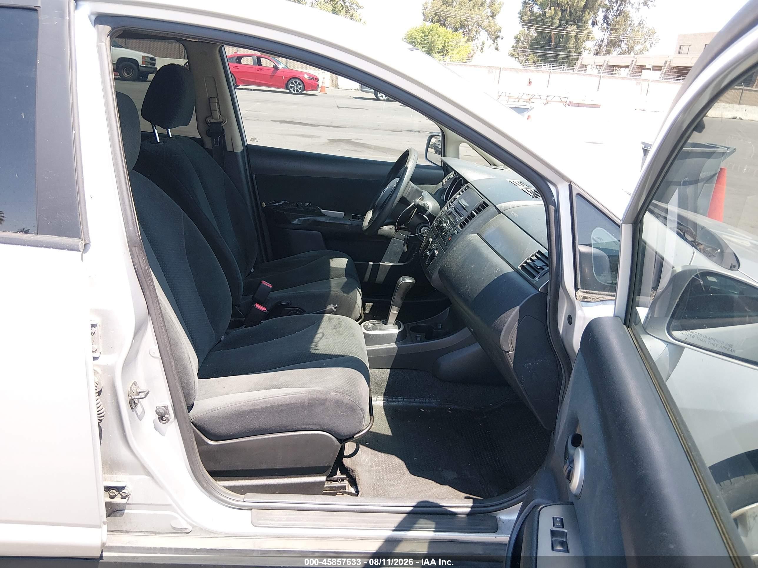 2010 Nissan Versa 1.8s Silver vin: 3N1BC1CP5AL453147