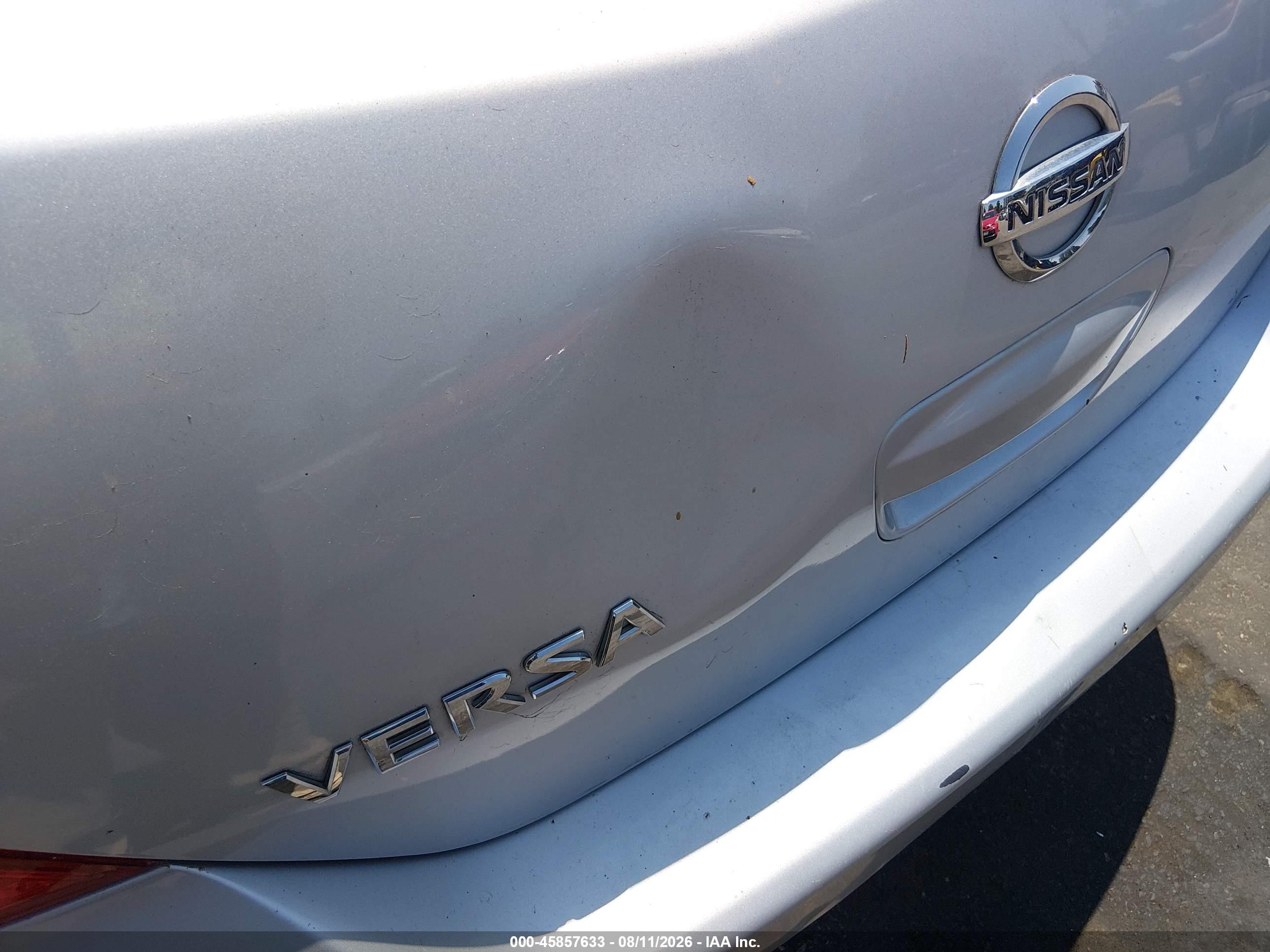 2010 Nissan Versa 1.8s Silver vin: 3N1BC1CP5AL453147