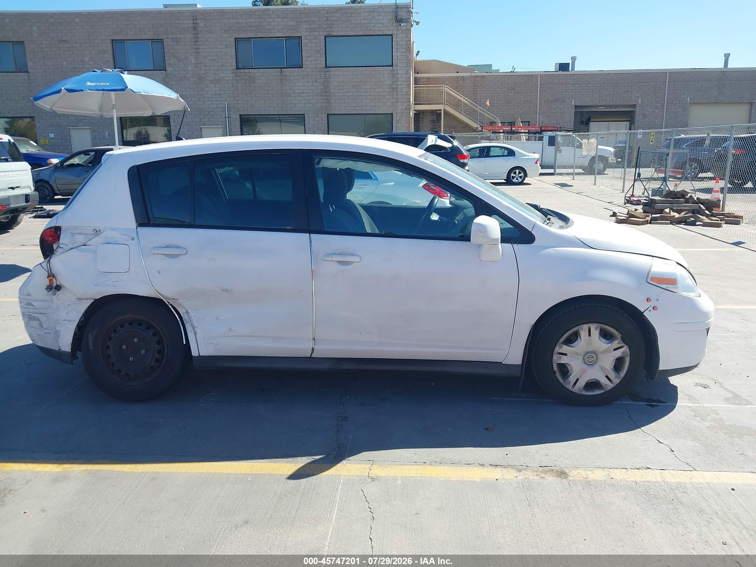2010 Nissan Versa 1.8s White vin: 3N1BC1CP5AL457506