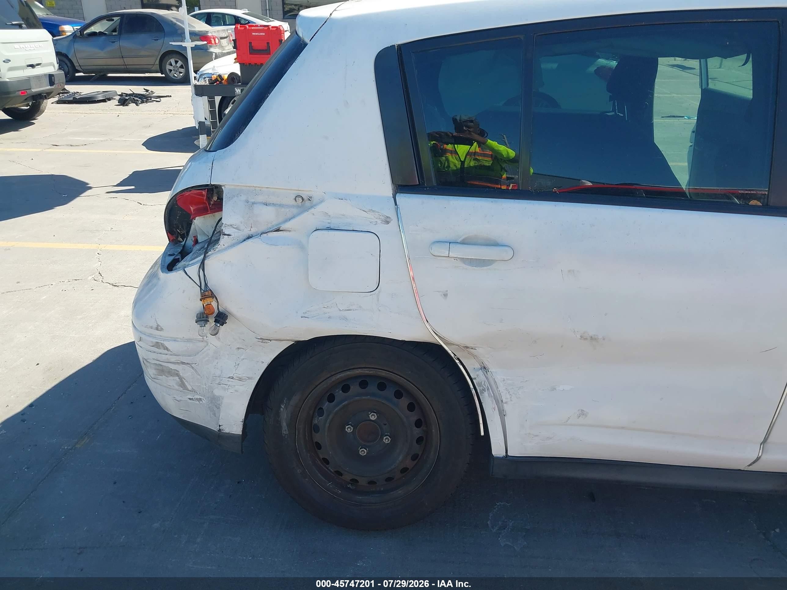 2010 Nissan Versa 1.8s White vin: 3N1BC1CP5AL457506