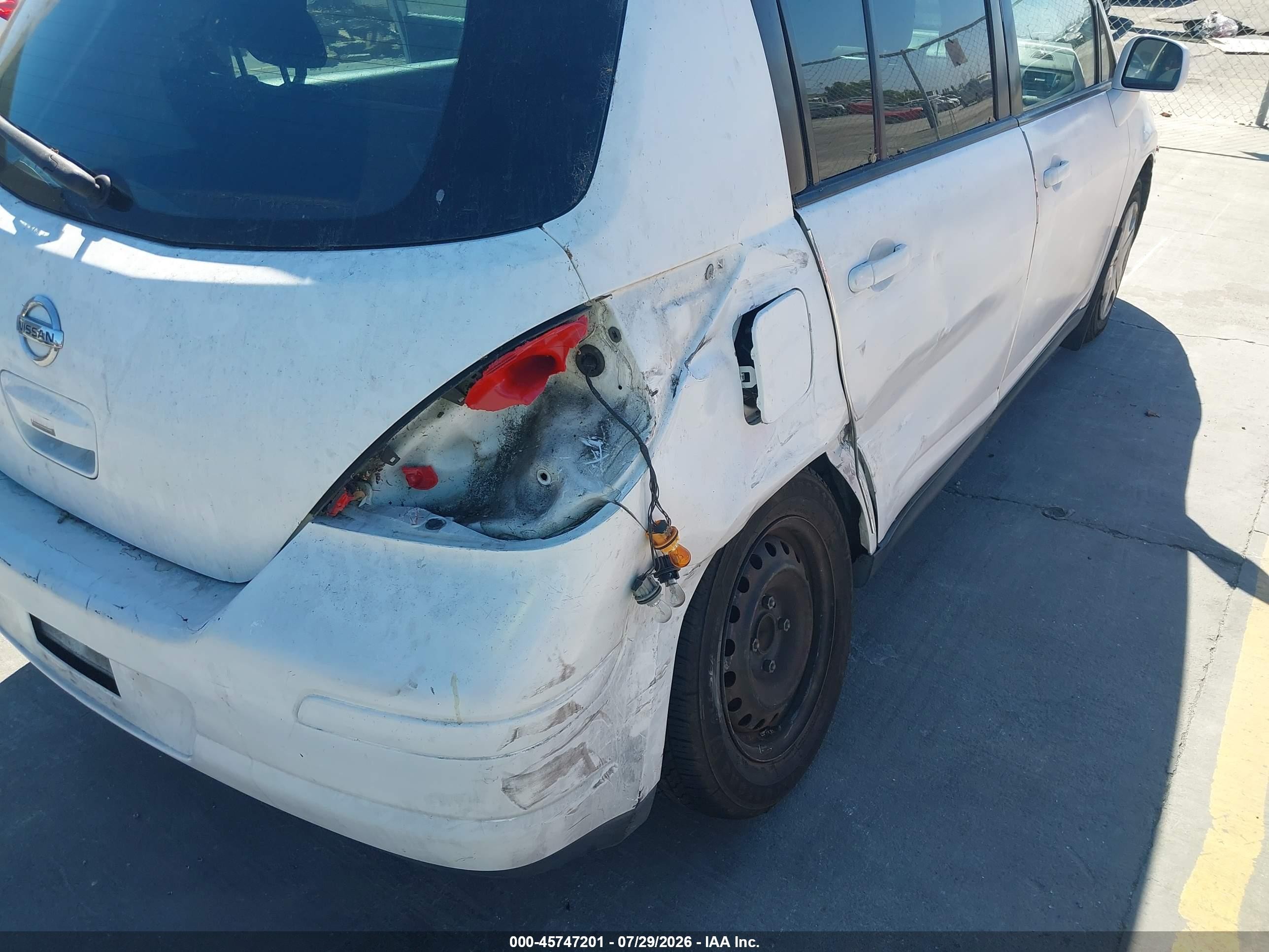 2010 Nissan Versa 1.8s White vin: 3N1BC1CP5AL457506
