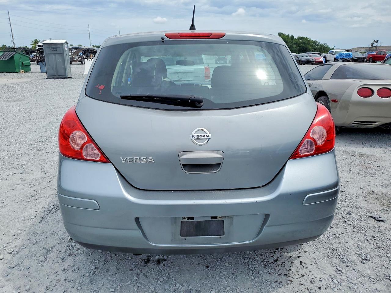 2011 Nissan Versa 1.8 S Silver vin: 3N1BC1CP5BL414060