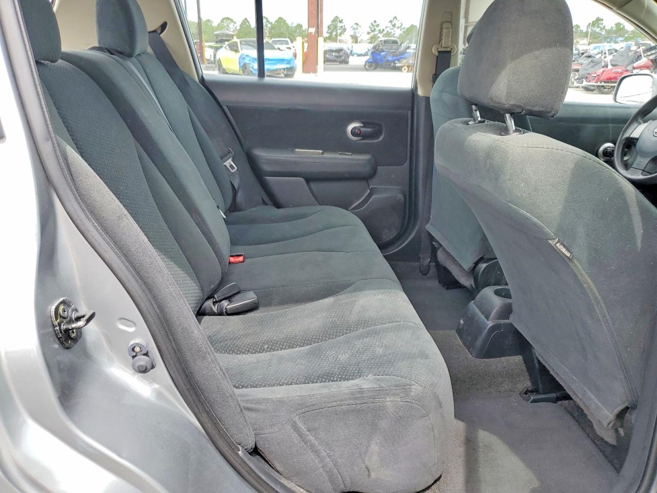 2011 Nissan Versa 1.8 S Silver vin: 3N1BC1CP5BL414060