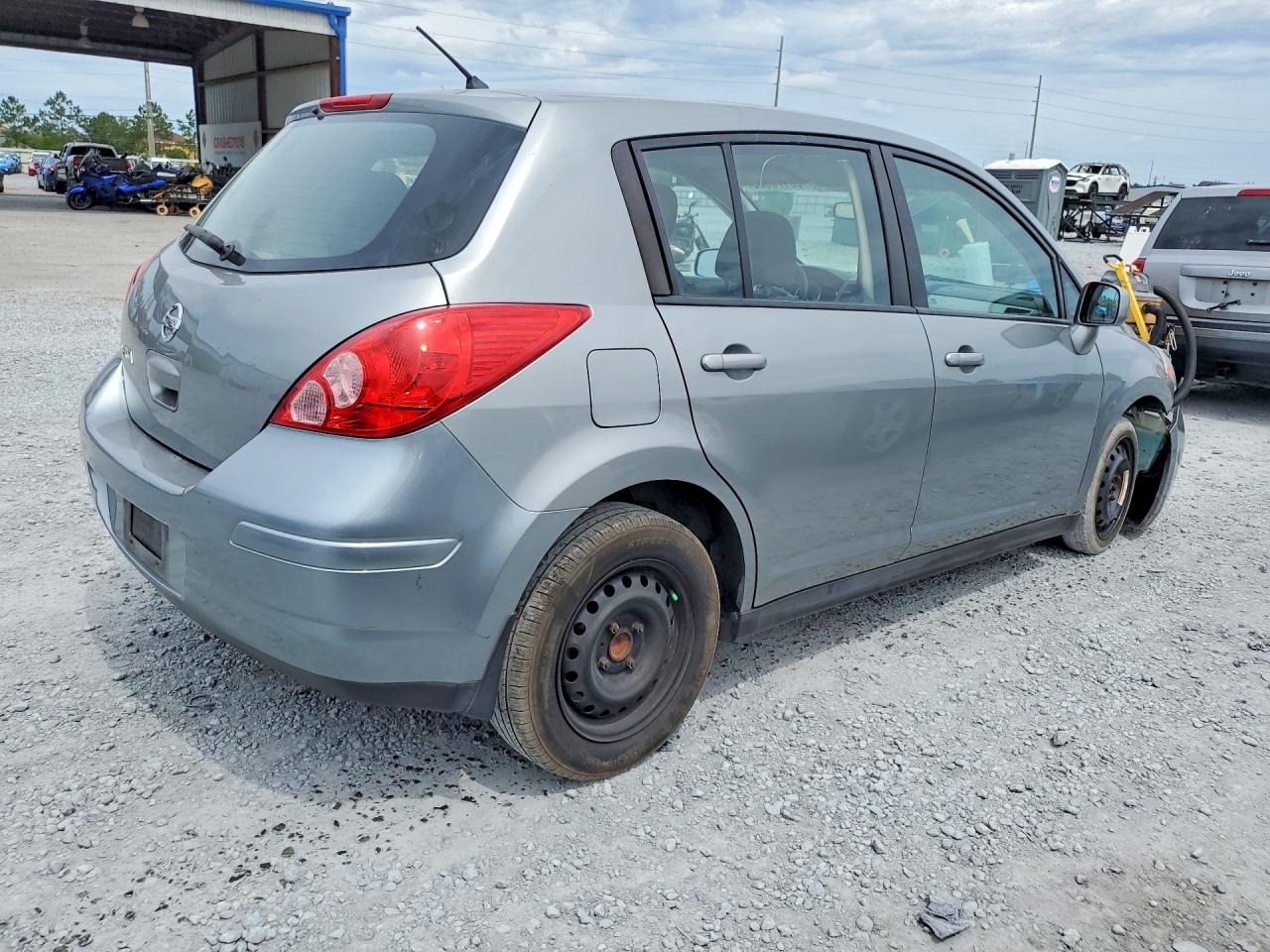 2011 Nissan Versa 1.8 S Silver vin: 3N1BC1CP5BL414060