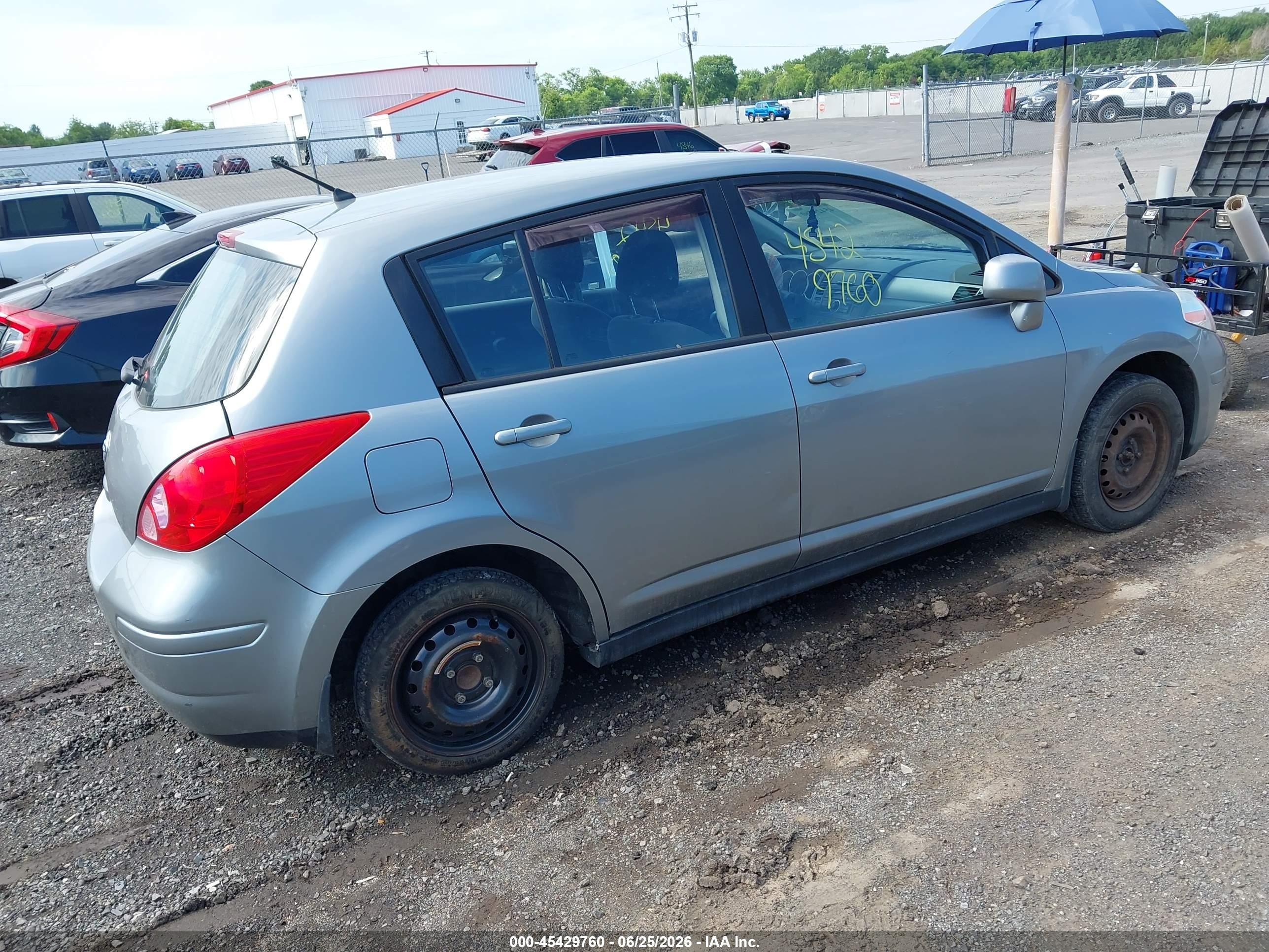 2011 Nissan Versa 1.8s Silver vin: 3N1BC1CP5BL431649