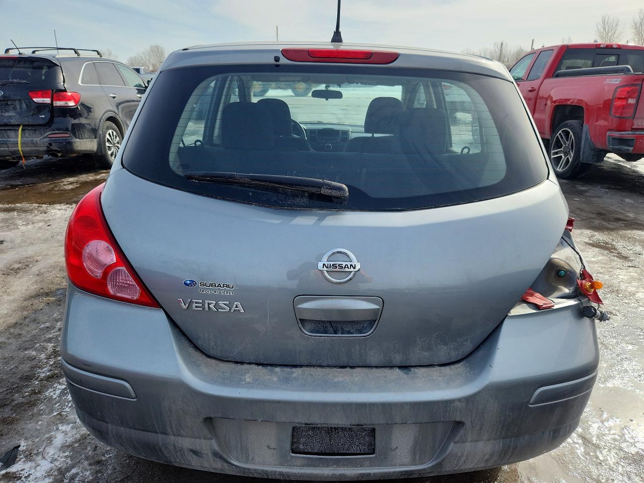 2011 Nissan Versa Silver vin: 3N1BC1CP5BL471634