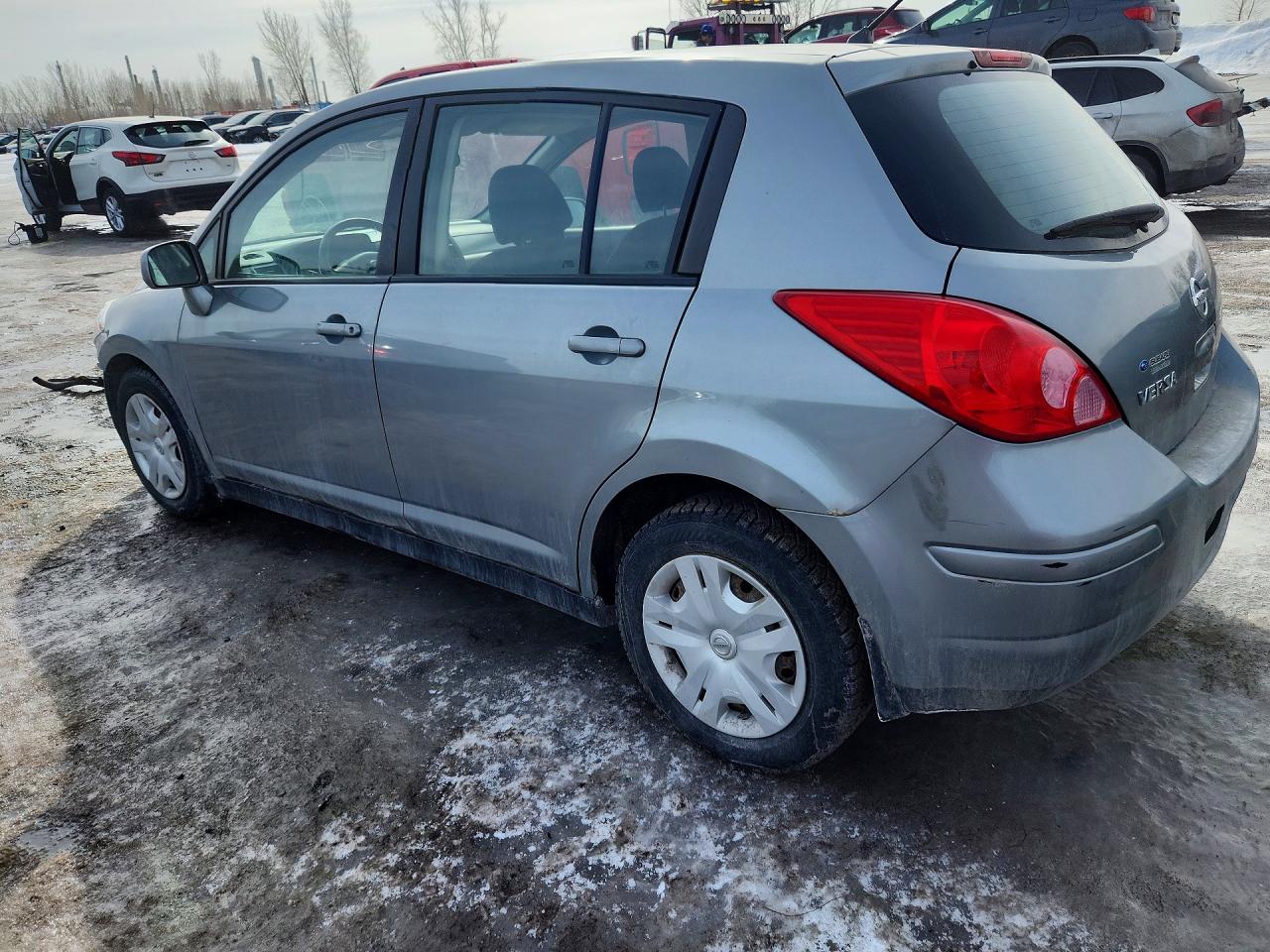 2011 Nissan Versa Silver vin: 3N1BC1CP5BL471634