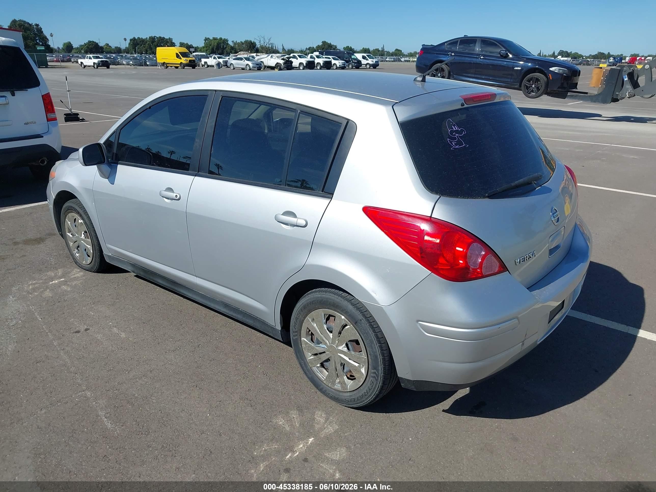 2011 Nissan Versa 1.8s Silver vin: 3N1BC1CP5BL509508