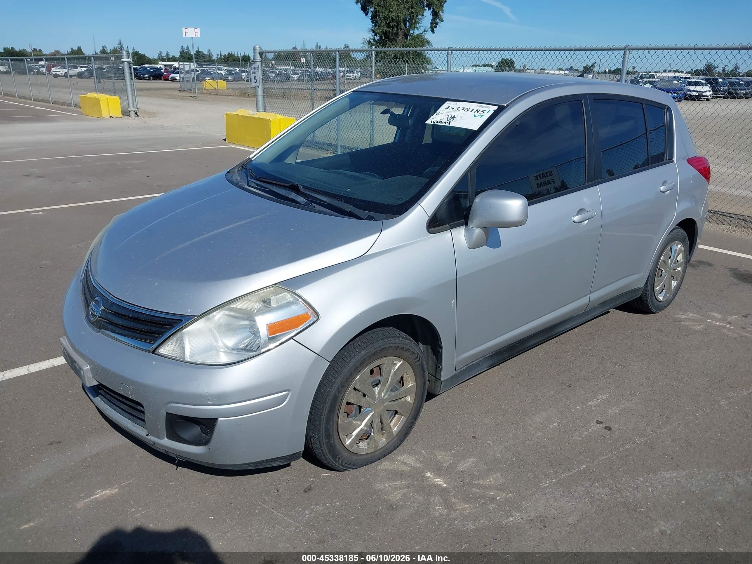 2011 Nissan Versa 1.8s Silver vin: 3N1BC1CP5BL509508