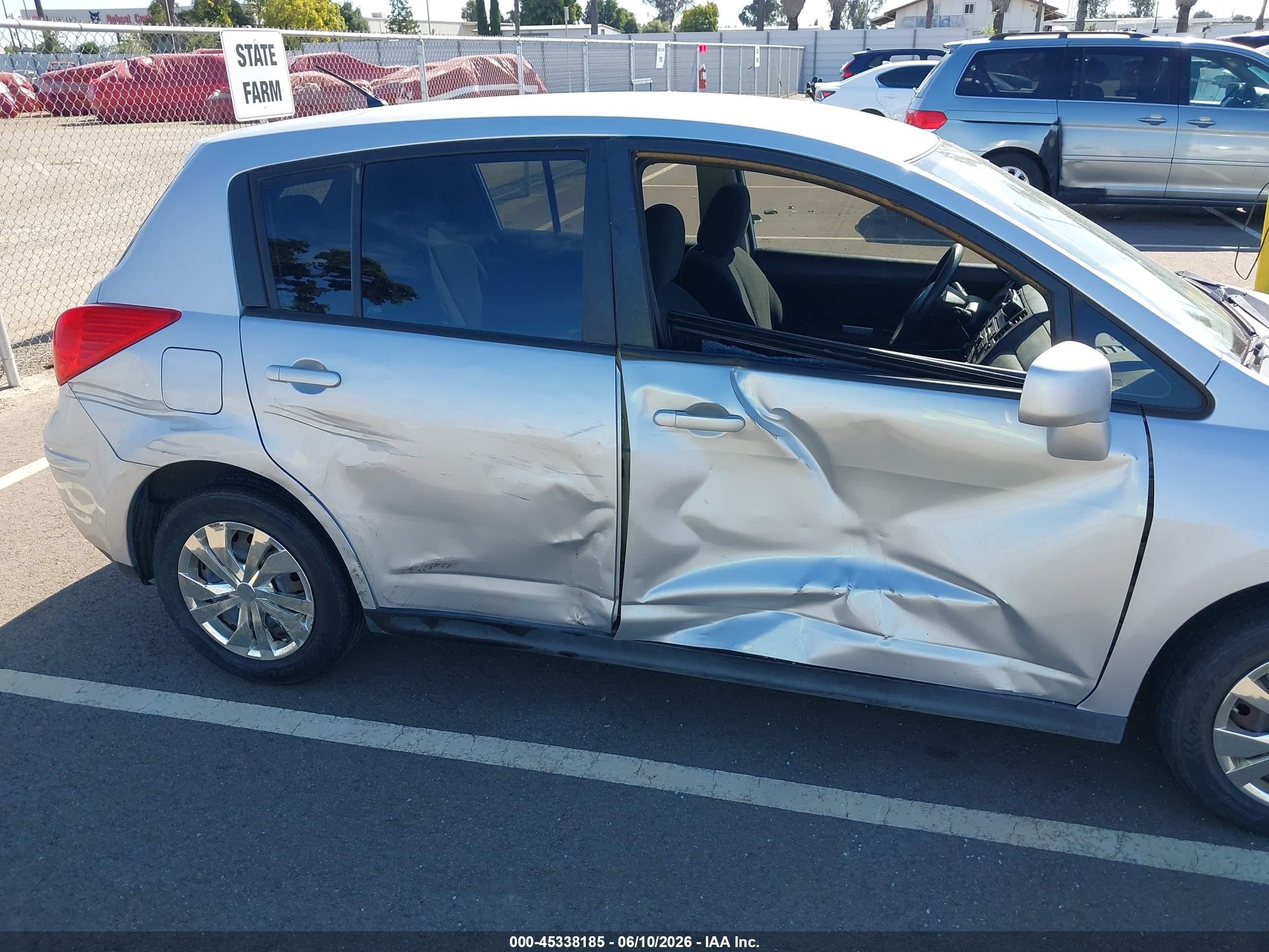 2011 Nissan Versa 1.8s Silver vin: 3N1BC1CP5BL509508
