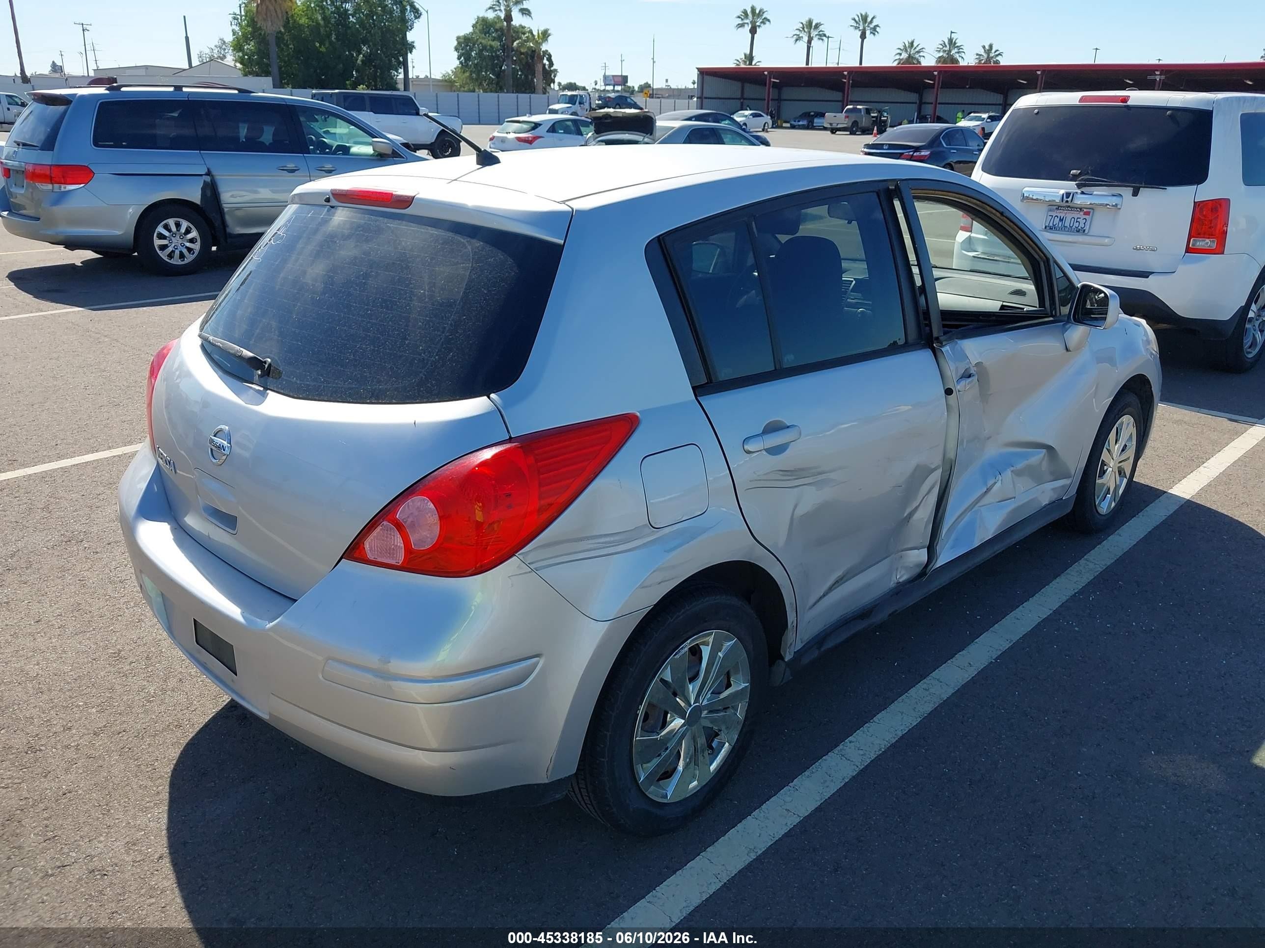 2011 Nissan Versa 1.8s Silver vin: 3N1BC1CP5BL509508