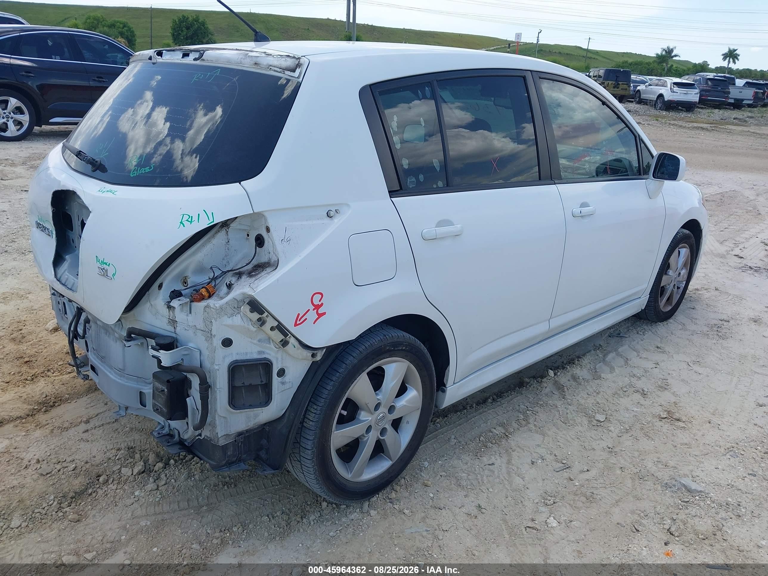 2012 Nissan Versa 1.8 Sl Белый vin: 3N1BC1CP5CK241552