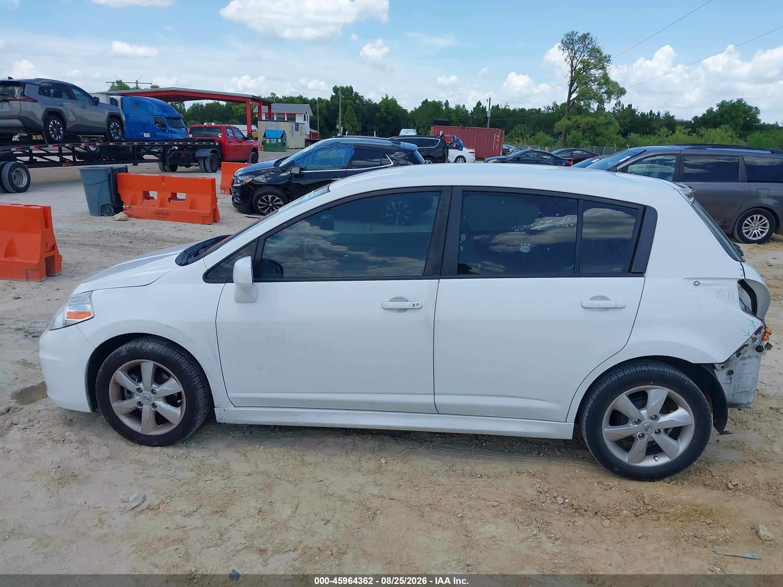 2012 Nissan Versa 1.8 Sl Белый vin: 3N1BC1CP5CK241552