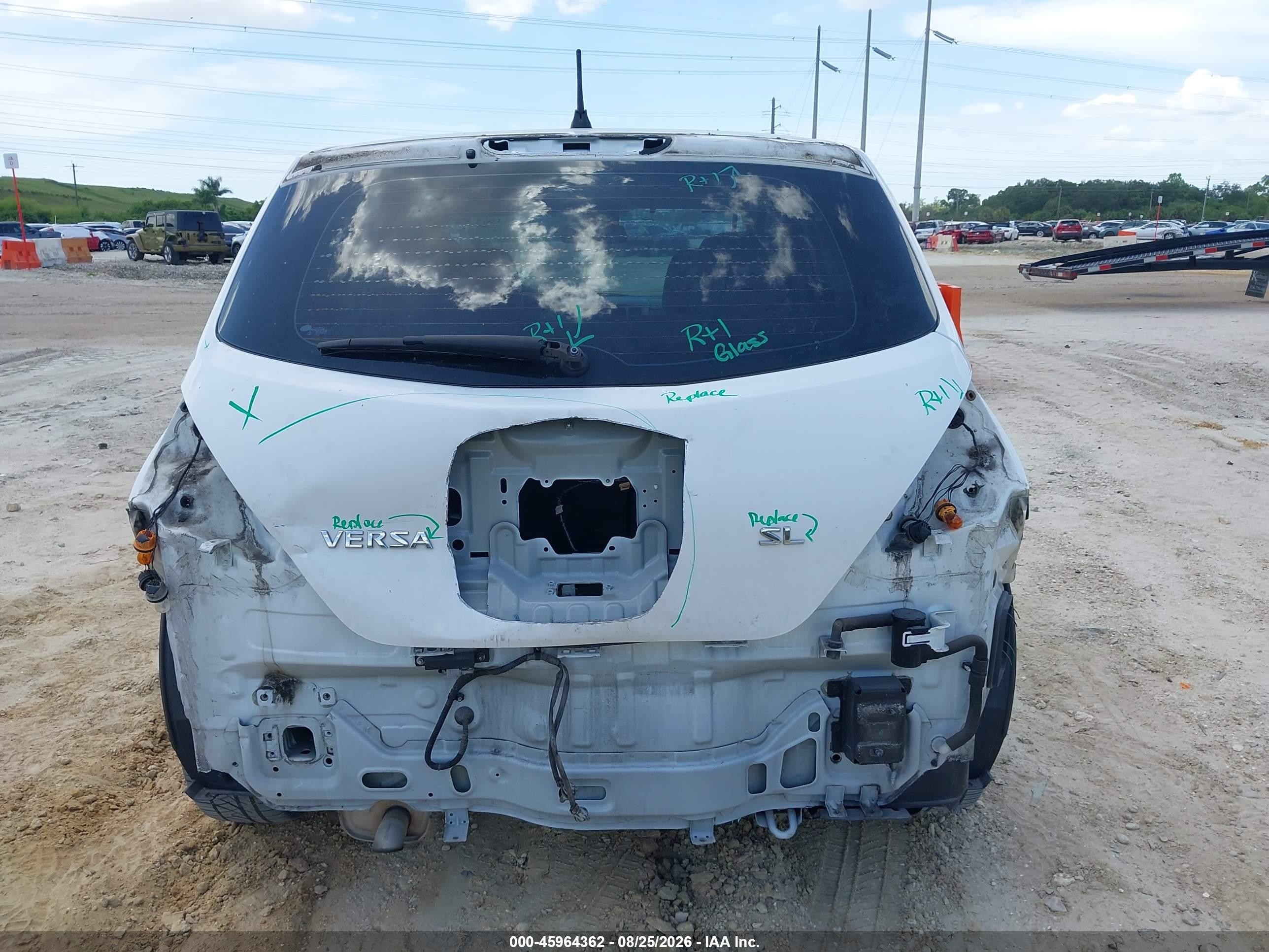 2012 Nissan Versa 1.8 Sl Белый vin: 3N1BC1CP5CK241552
