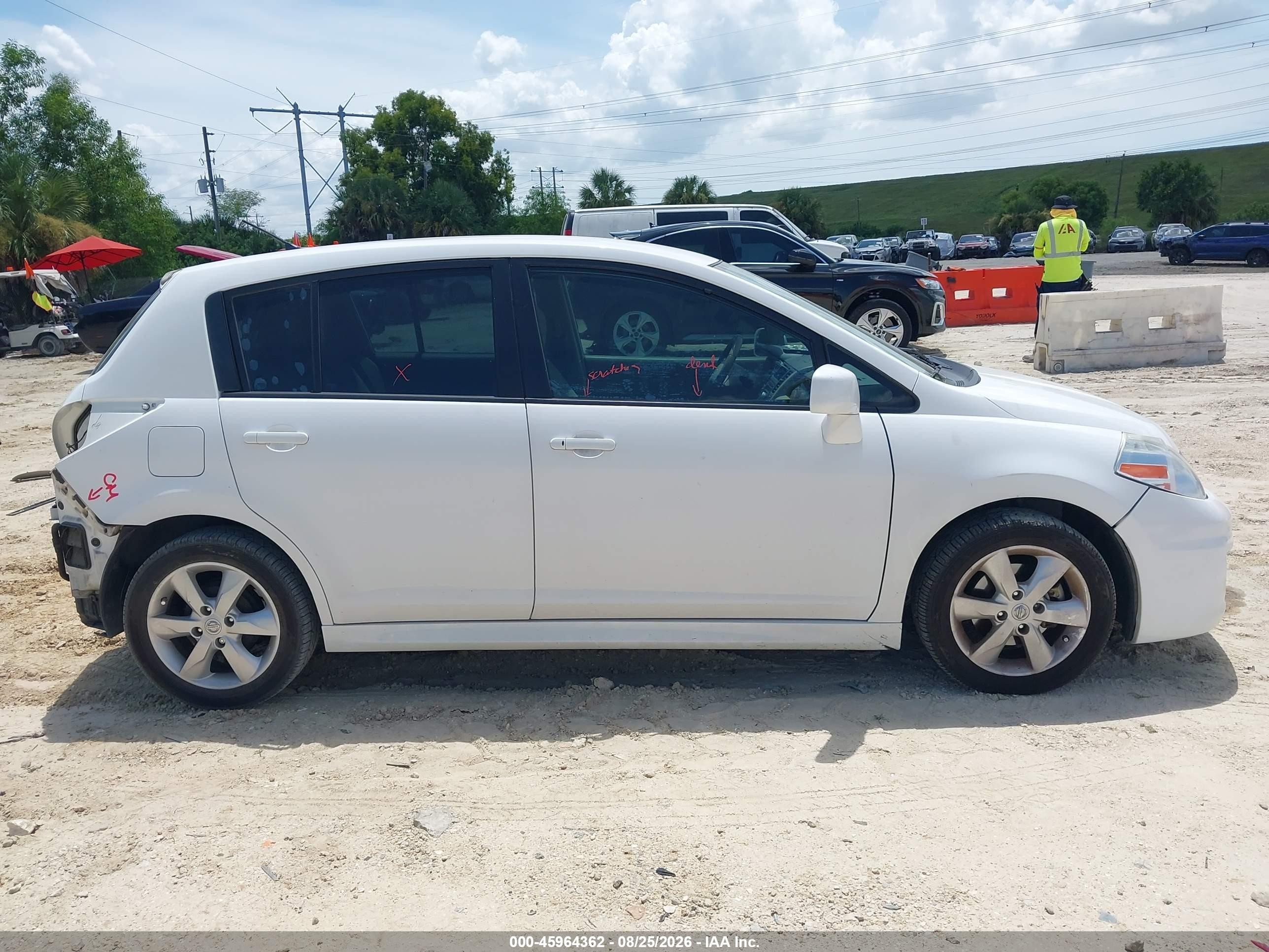 2012 Nissan Versa 1.8 Sl Белый vin: 3N1BC1CP5CK241552