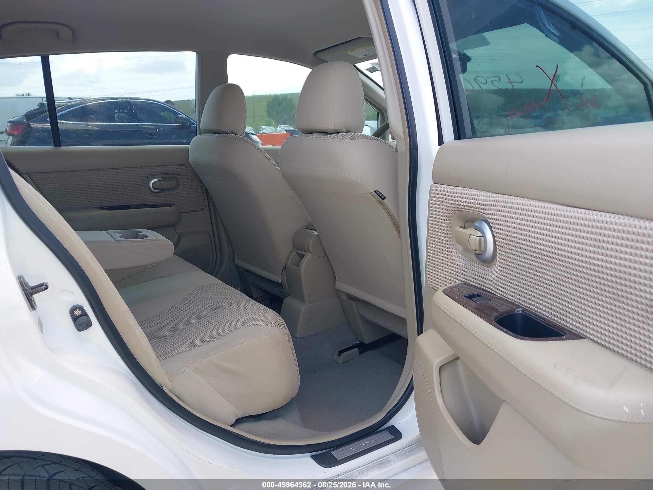 2012 Nissan Versa 1.8 Sl Белый vin: 3N1BC1CP5CK241552